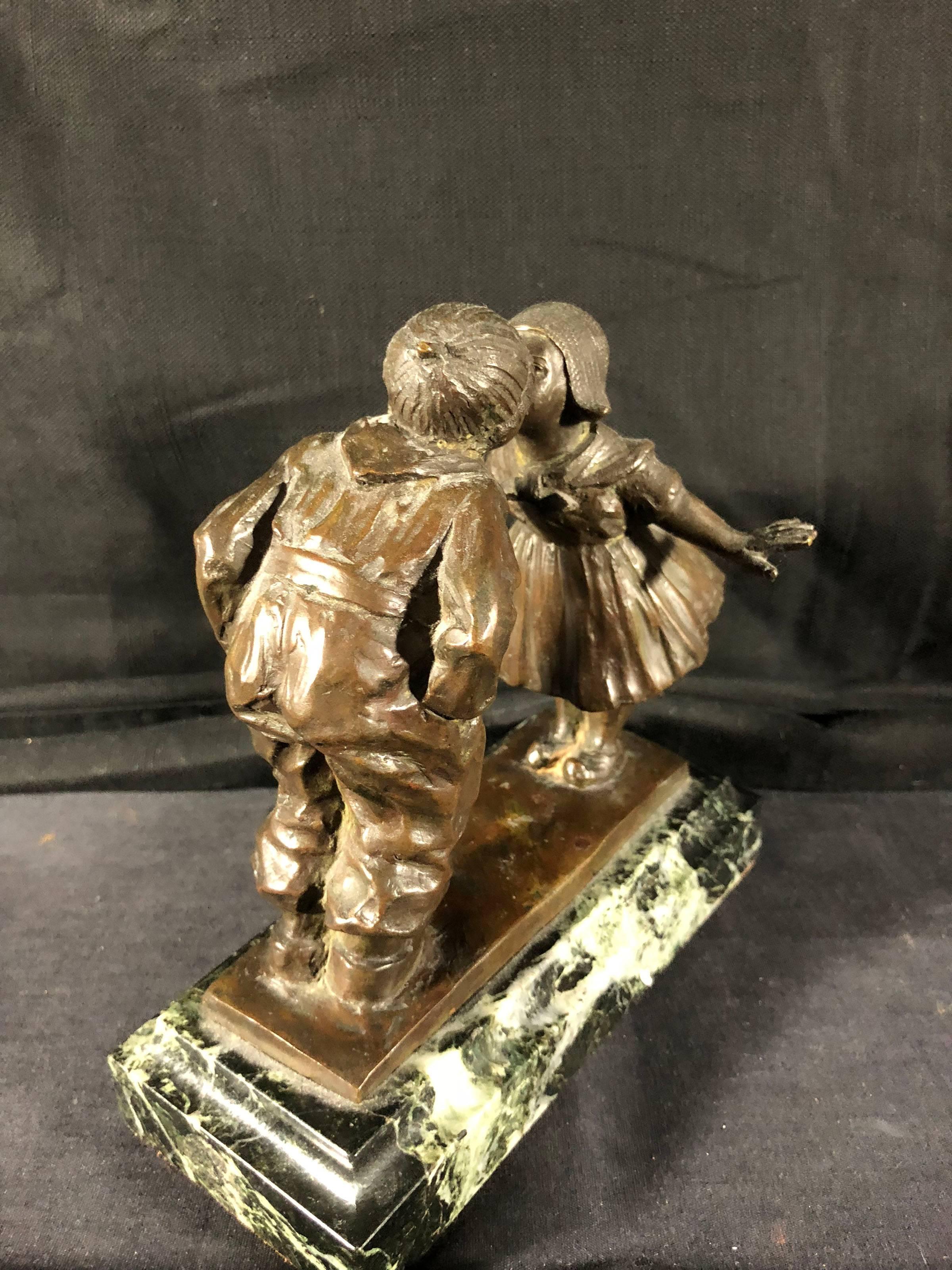 First Kiss - Gold Figurative Sculpture by Eduardo Cammilli
