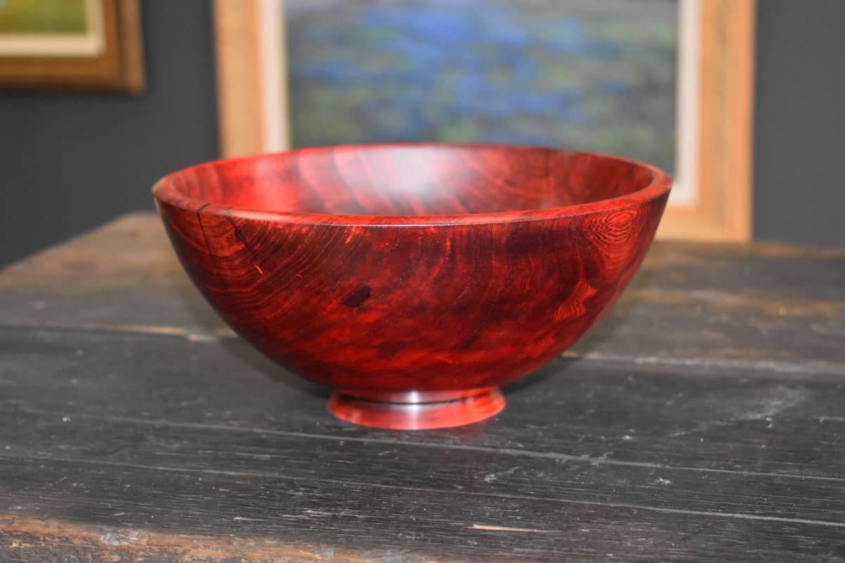 Large Wood Turned Hackberry footed Bowl.  Dyed.  Master Art Wood Turner Carmie For Sale 2