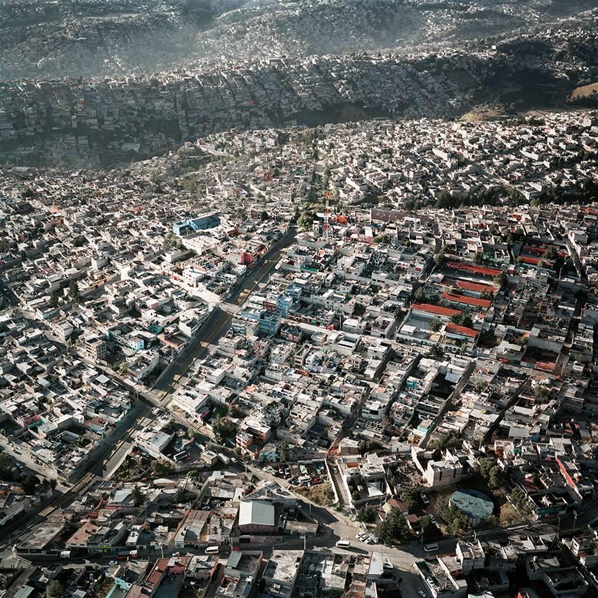 Pablo López Luz Color Photograph - Vista aérea de la Ciudad de México