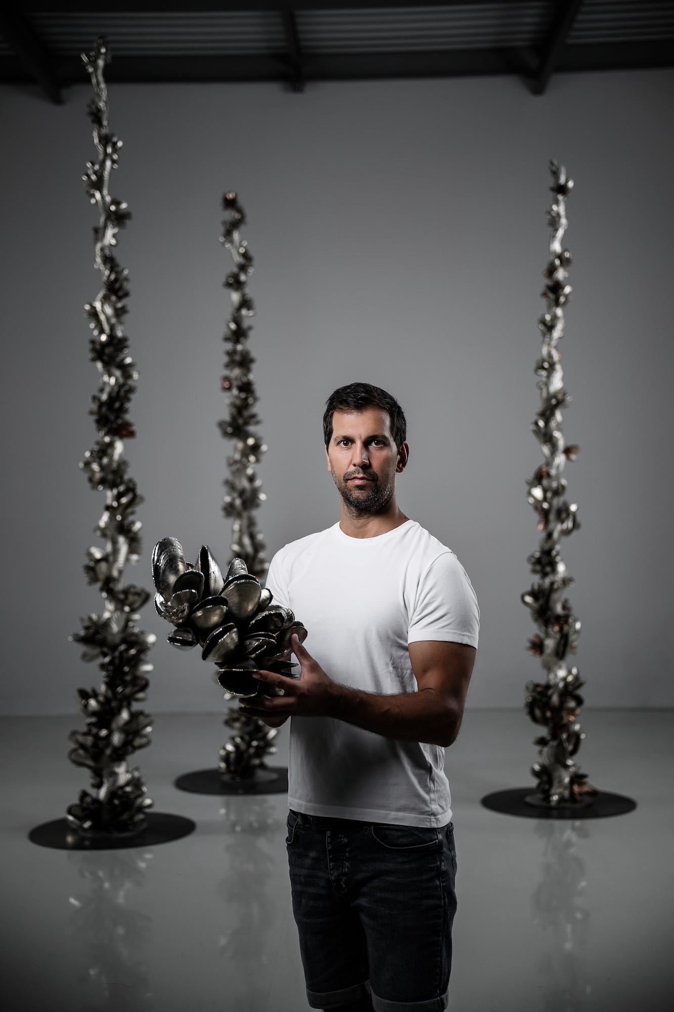 Instant Moules II by Ondřej Oliva - Large sculpture, column totem, mollusc shell For Sale 12