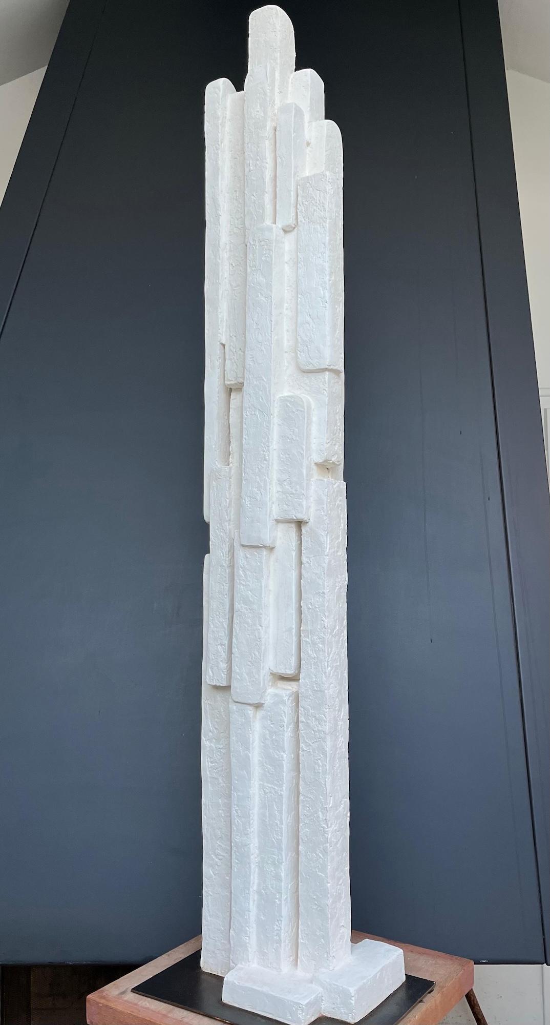 Elevation by Delphine Brabant - Abstract geometric sculpture, plaster, white in vendita 2