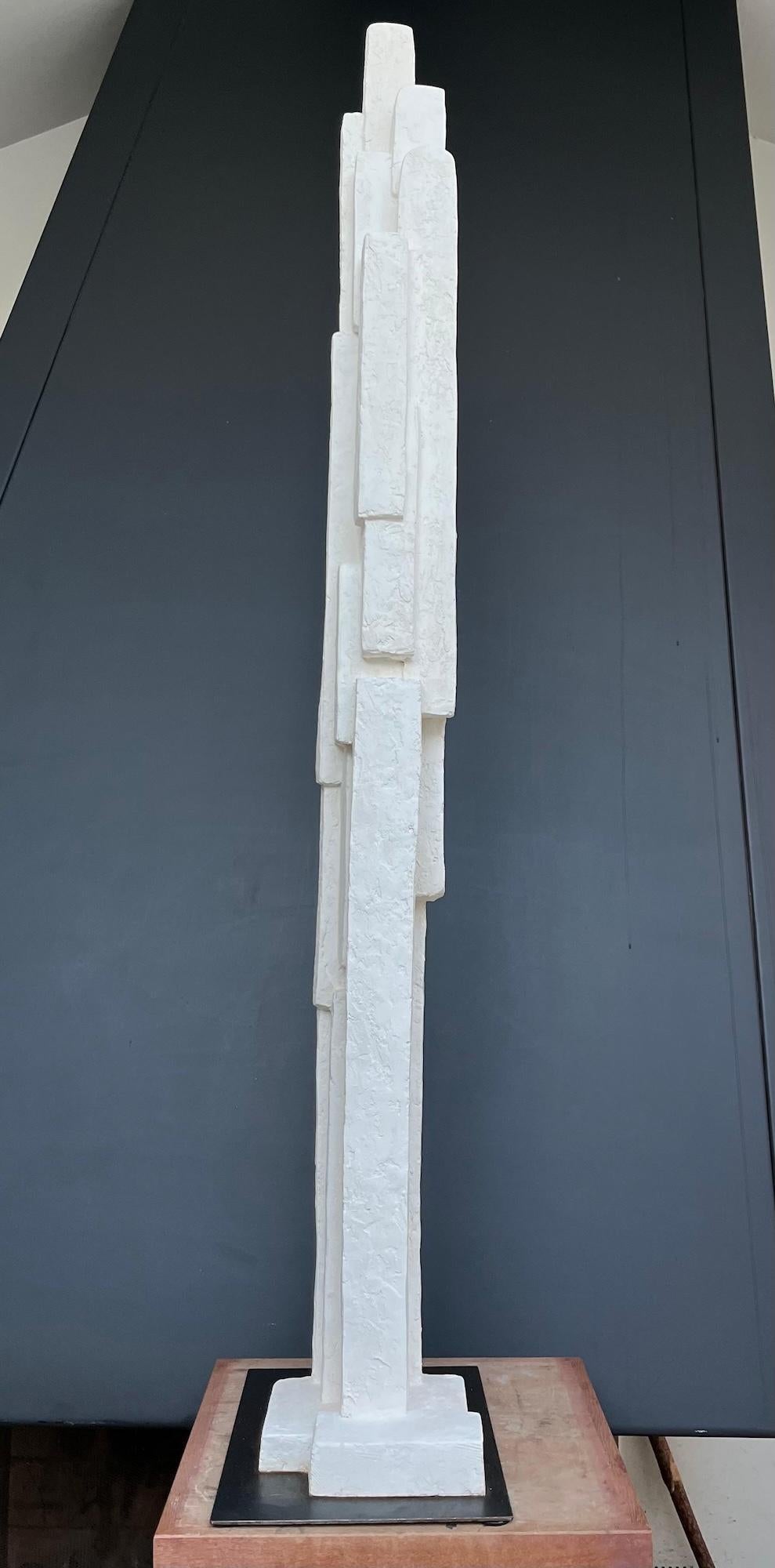 Elevation by Delphine Brabant - Abstract geometric sculpture, plaster, white in vendita 3