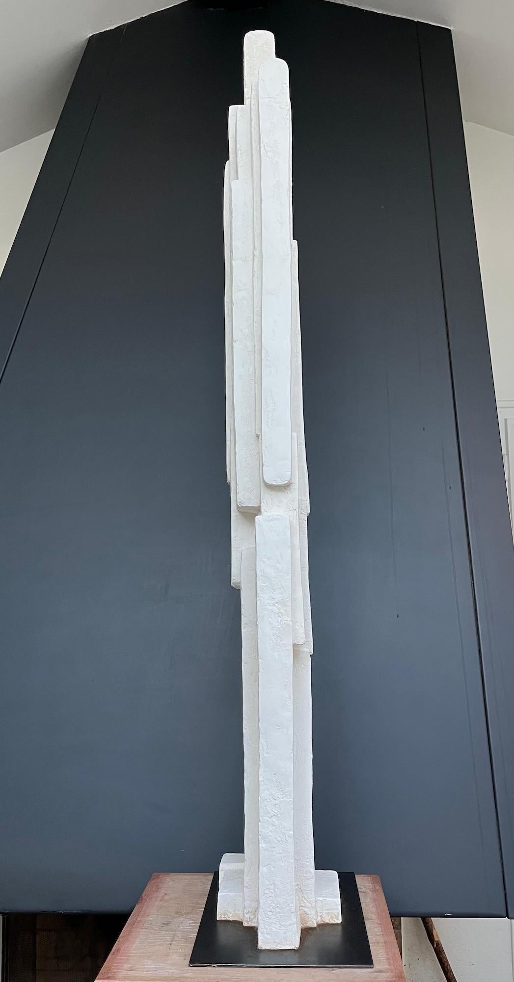 Elevation by Delphine Brabant - Abstract geometric sculpture, plaster, white in vendita 5