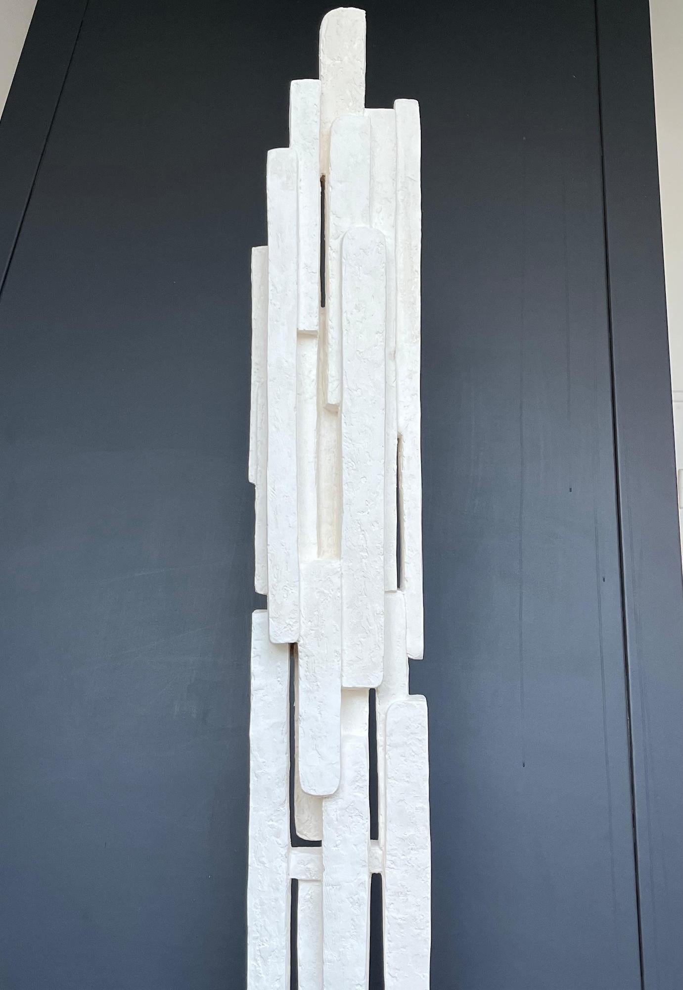 Elevation by Delphine Brabant - Abstract geometric sculpture, plaster, white in vendita 6