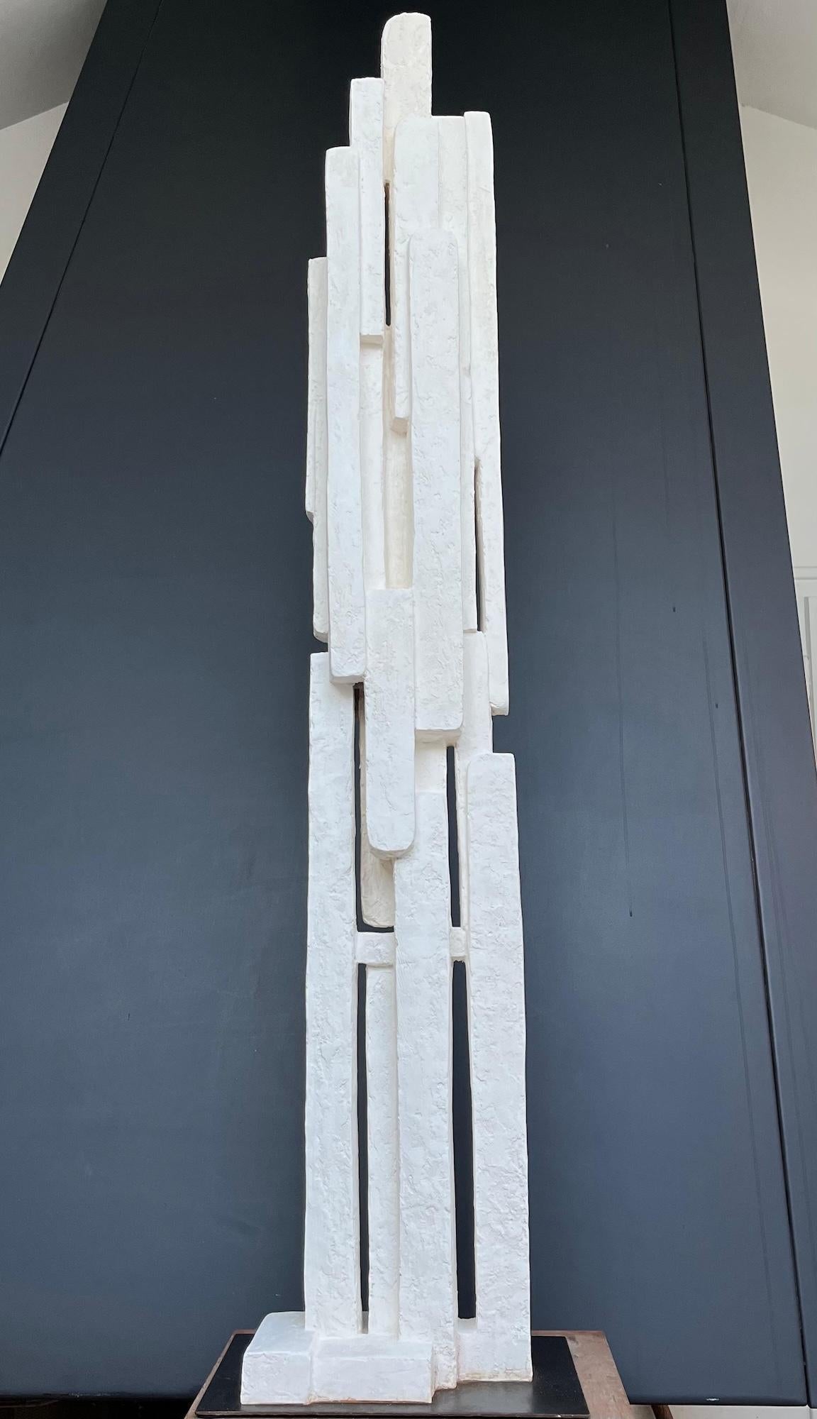 Elevation by Delphine Brabant - Abstract geometric sculpture, plaster, white in vendita 4