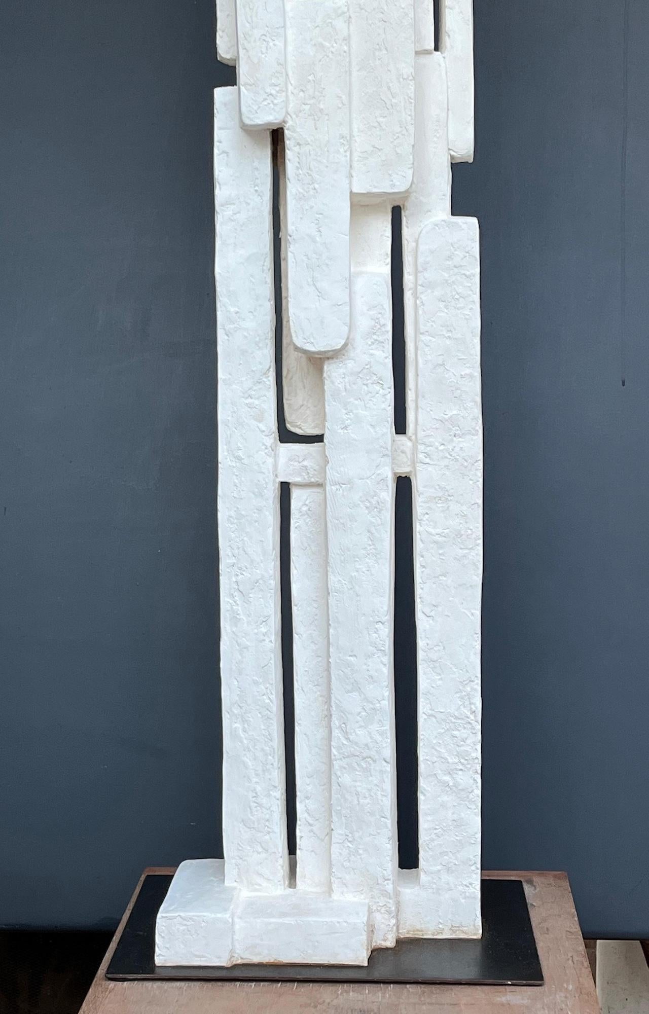 Elevation by Delphine Brabant - Abstract geometric sculpture, plaster, white in vendita 8