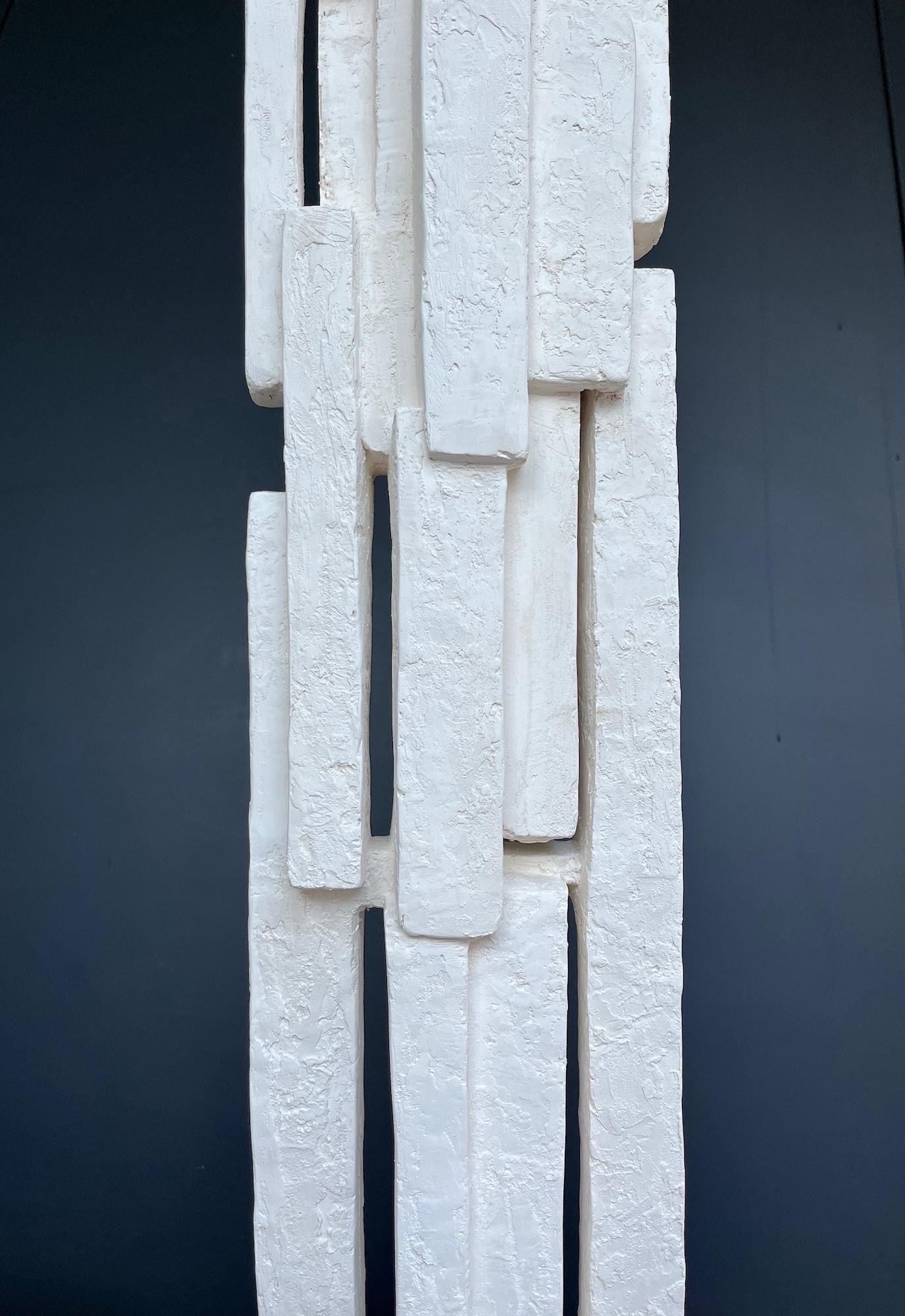 Elevation by Delphine Brabant - Abstract geometric sculpture, plaster, white in vendita 7
