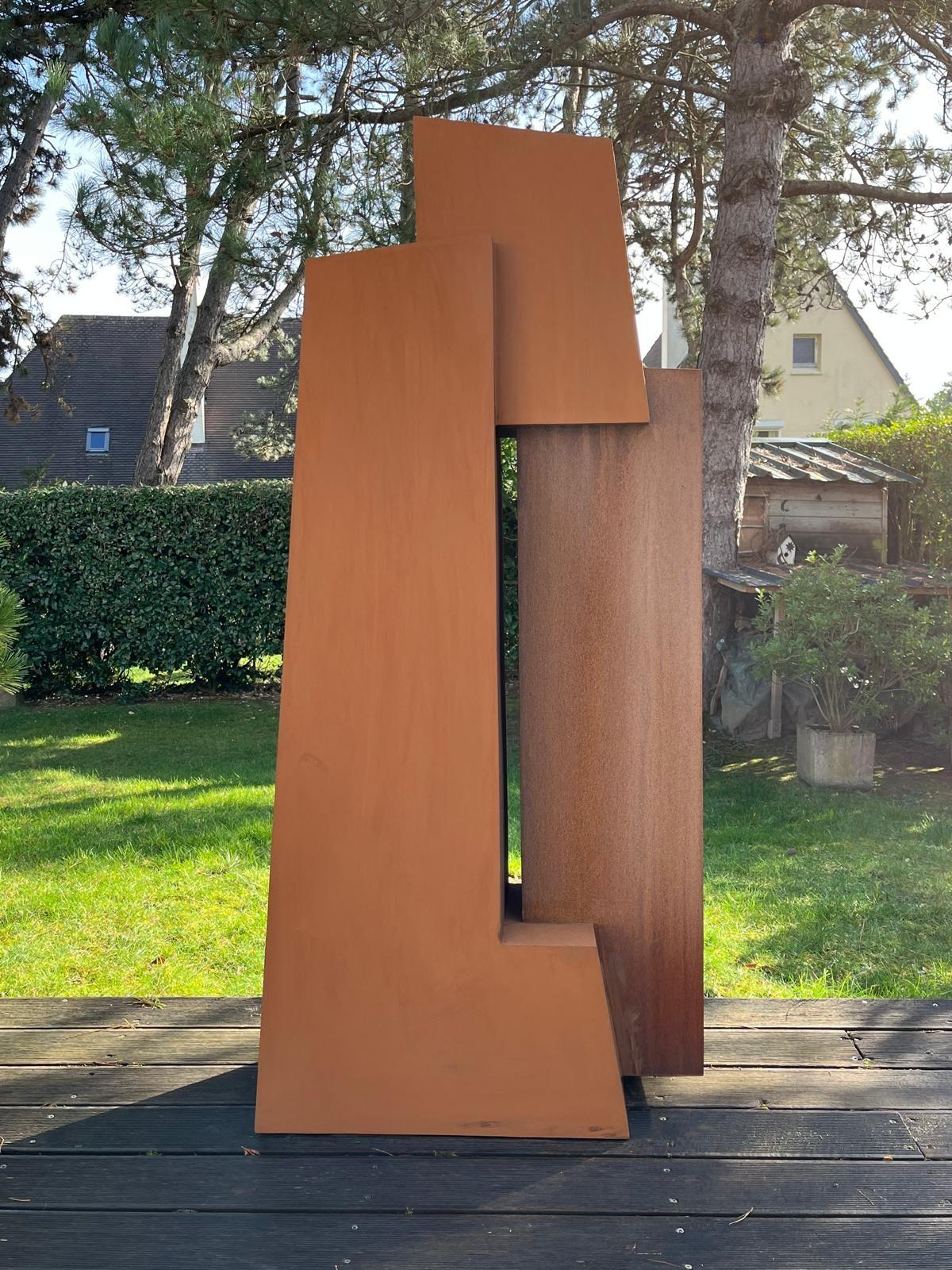 Unity II di Delphine Brabant - Scultura geometrica astratta, acciaio corten, totem in vendita 6
