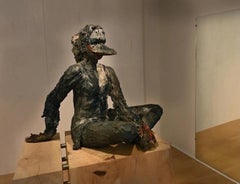 Je me cygnerai (con Luna) di Cécile Raynal - Scultura in gres, figura femminile