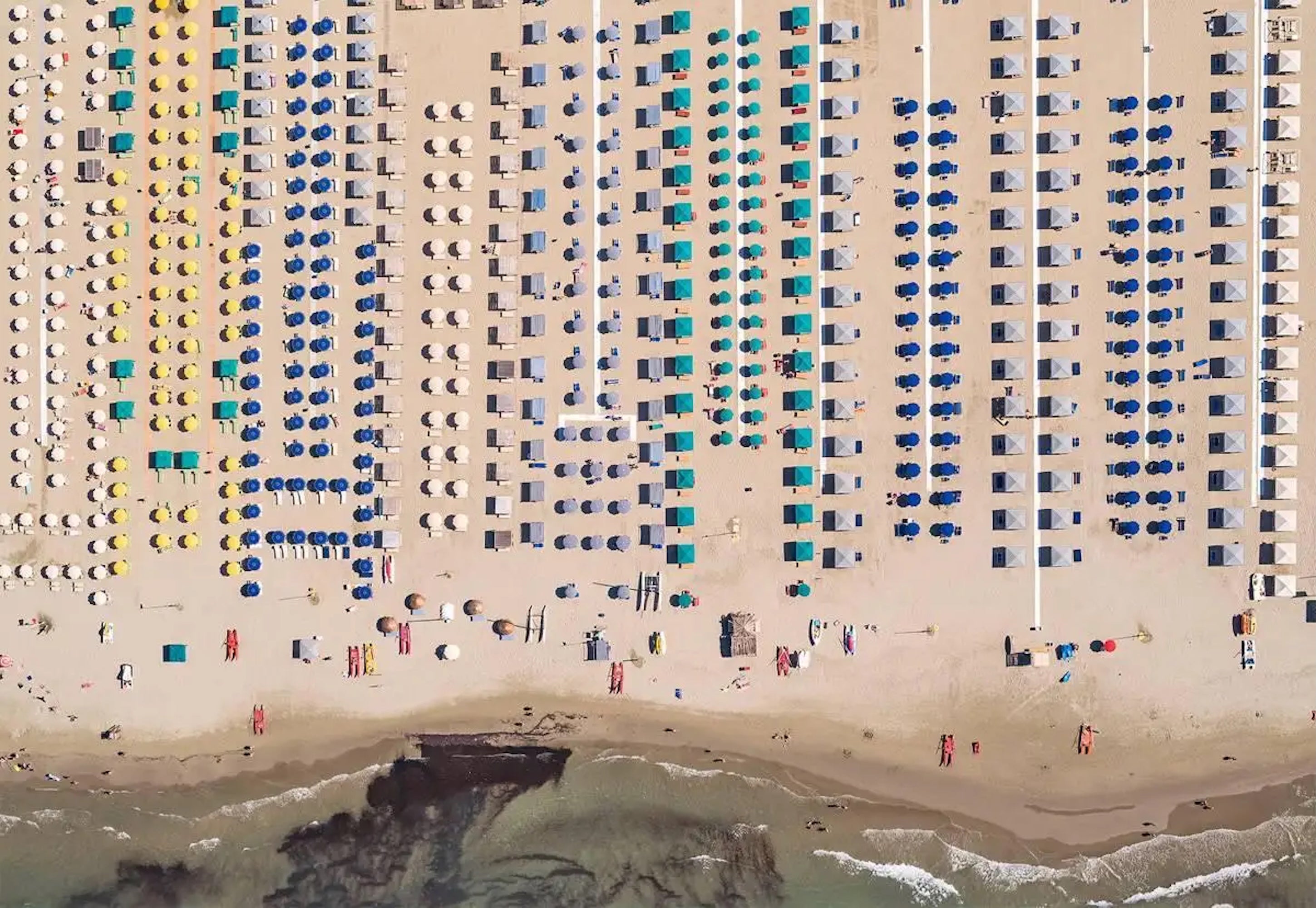 Versilia 05 es una fotografía en edición limitada del artista contemporáneo Bernhard Lang. 

Esta fotografía se vende sin enmarcar como impresión únicamente. Está disponible en 3 dimensiones:
*60 cm × 79 cm (23,6" × 31,1"), edición de 8