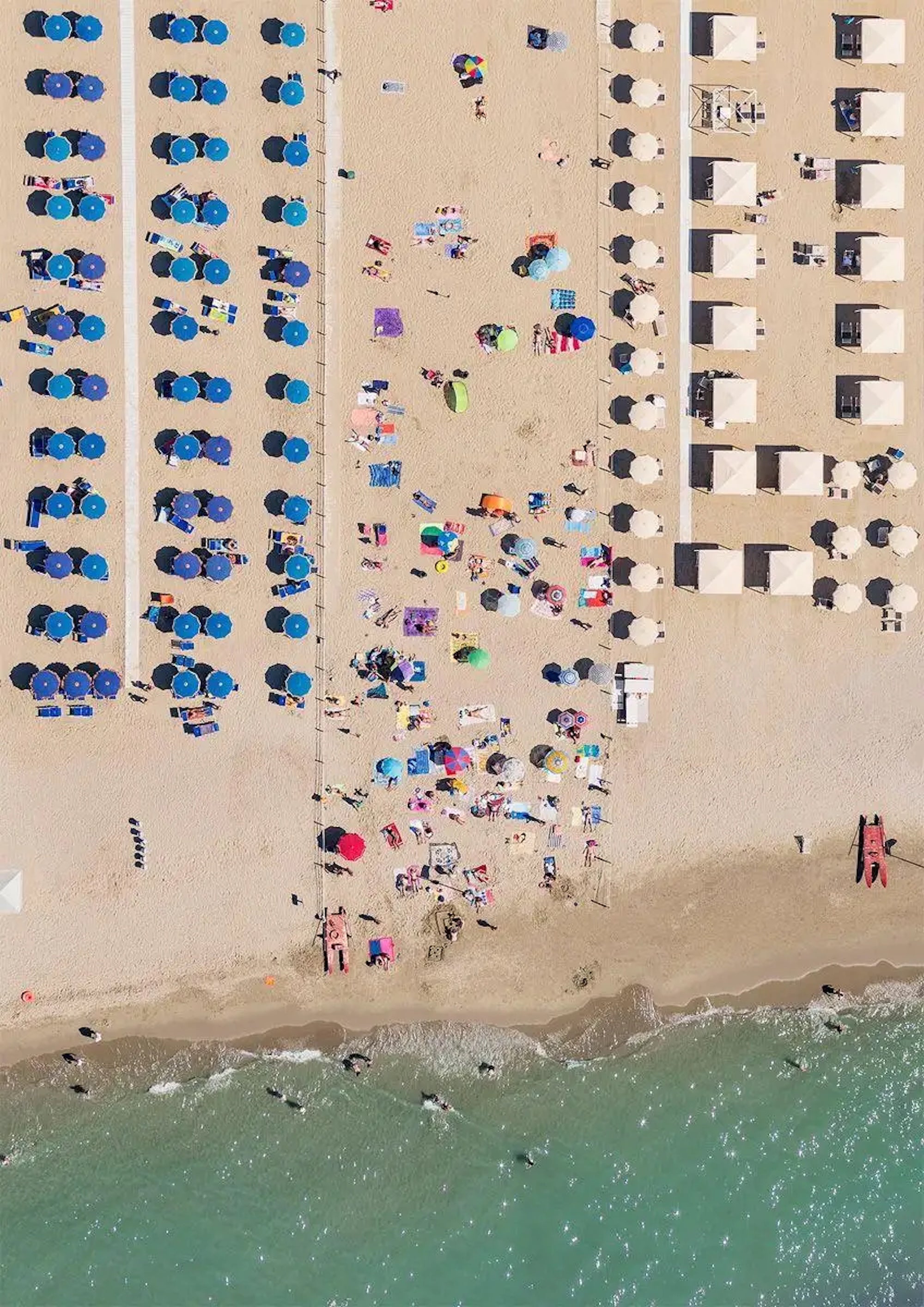 Versilia 08 (Toscana, Italia) por Bernhard Lang - Fotografía aérea de playa, mar