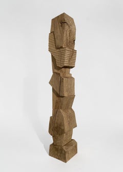 „Totem III“ von Alban Lanore – Handgeschnitzte Holzskulptur