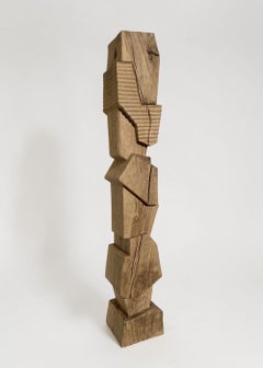 „Totem III“ von Alban Lanore – Handgeschnitzte Holzskulptur