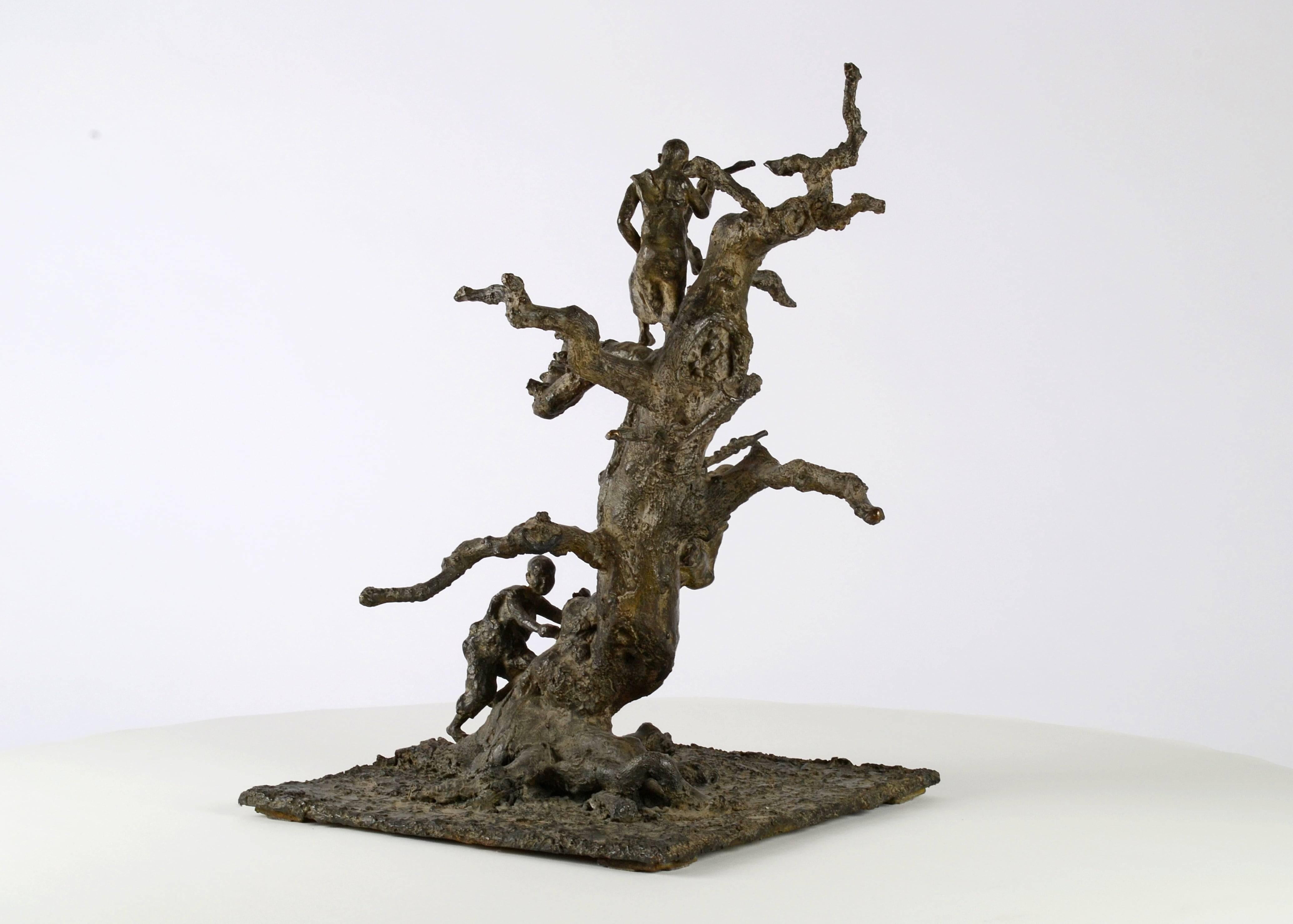Baum mit Kindern, Bronzeskulptur im Angebot 1