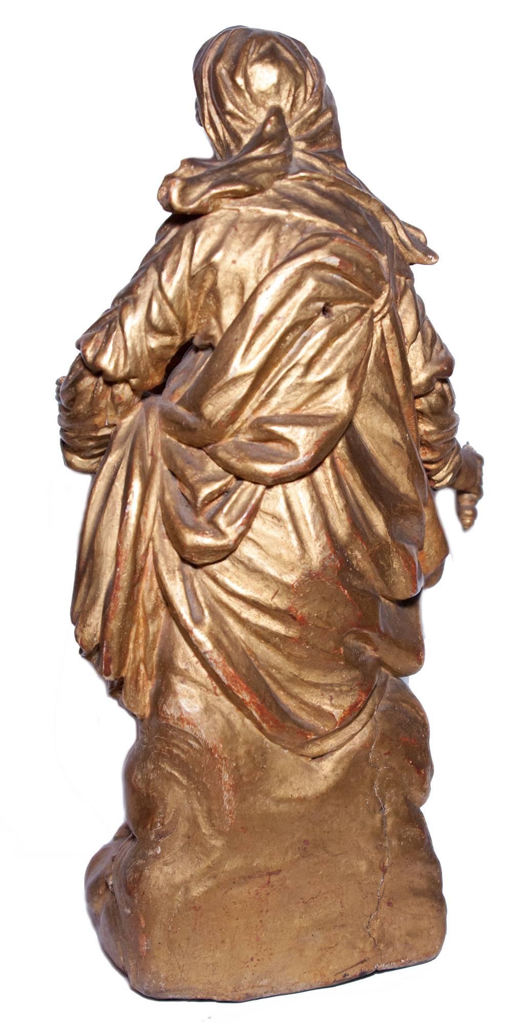 Virgin and Child in carved and gilt wood, circa 1700 - Brown Figurative Sculpture by Unknown