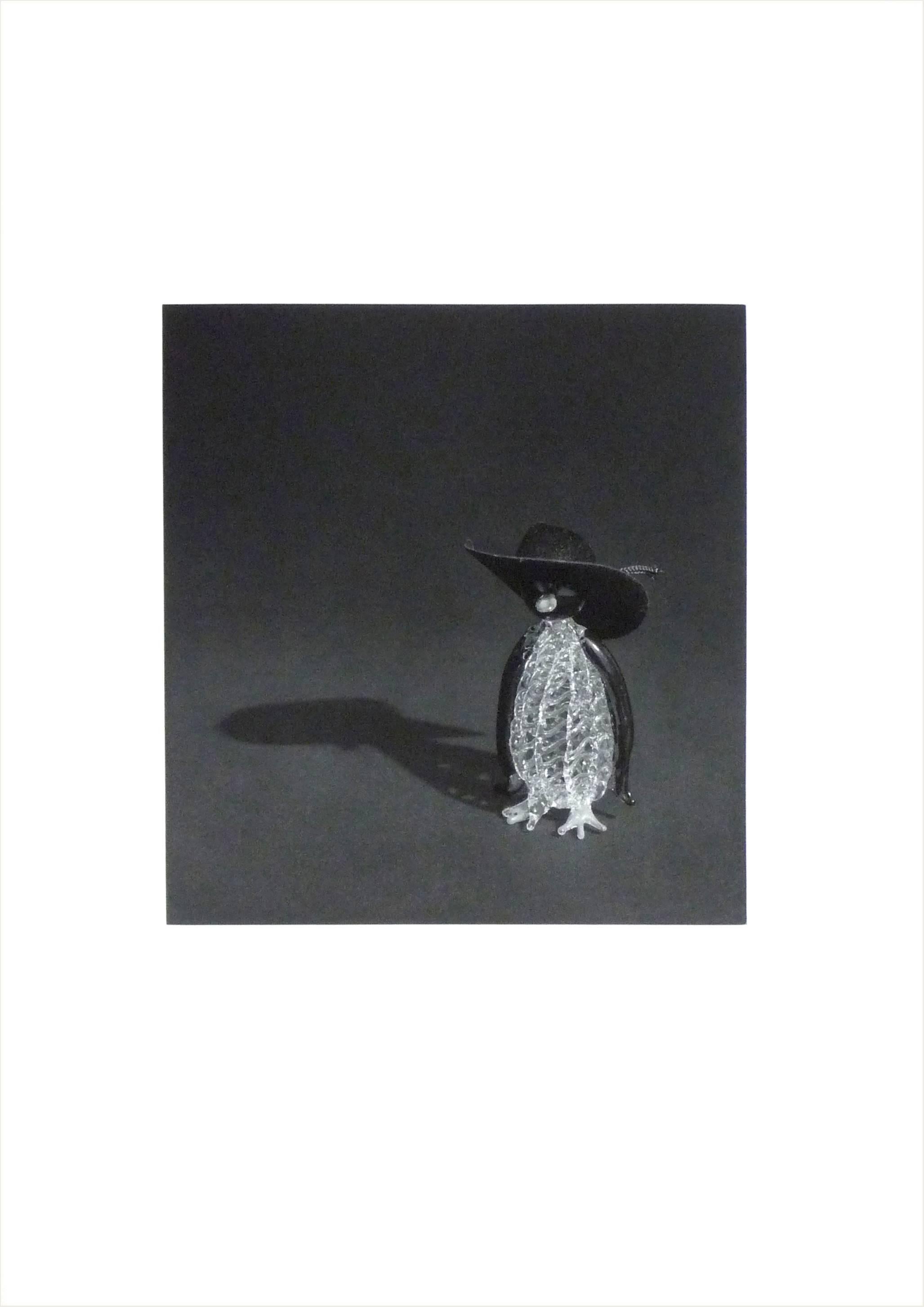 Liliana Porter Black and White Photograph - Pingüino con sombrero negro