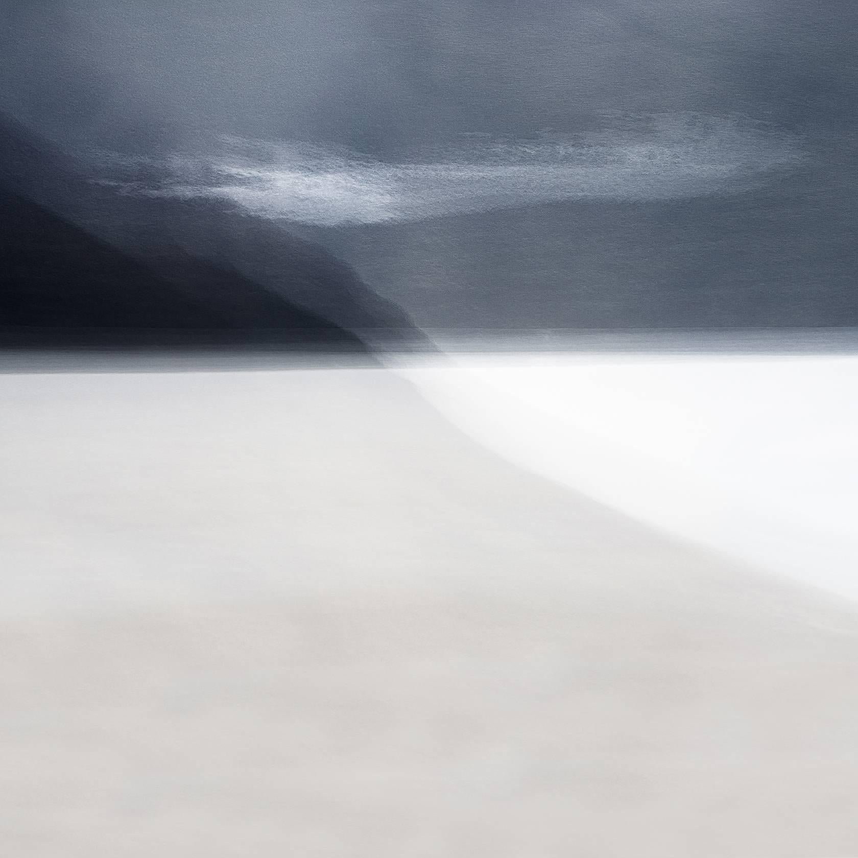 Abstract Photograph Mariette Roodenburg - Waiting for Darkness (attendre la sombre), photographie abstraite sur papier d
art