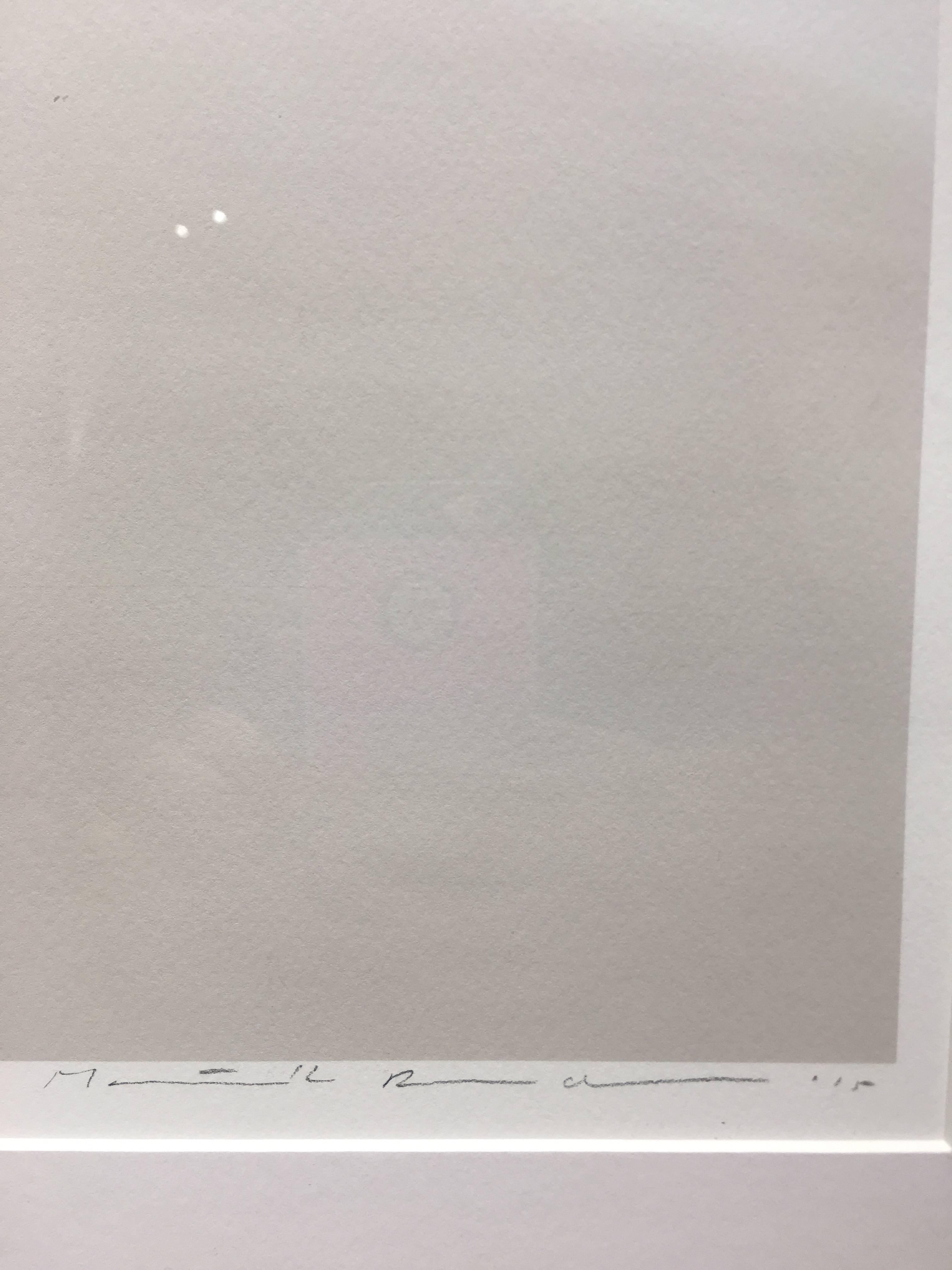 Waiting for Darkness (attendre la sombre), photographie abstraite sur papier d'art - Abstrait Photograph par Mariette Roodenburg