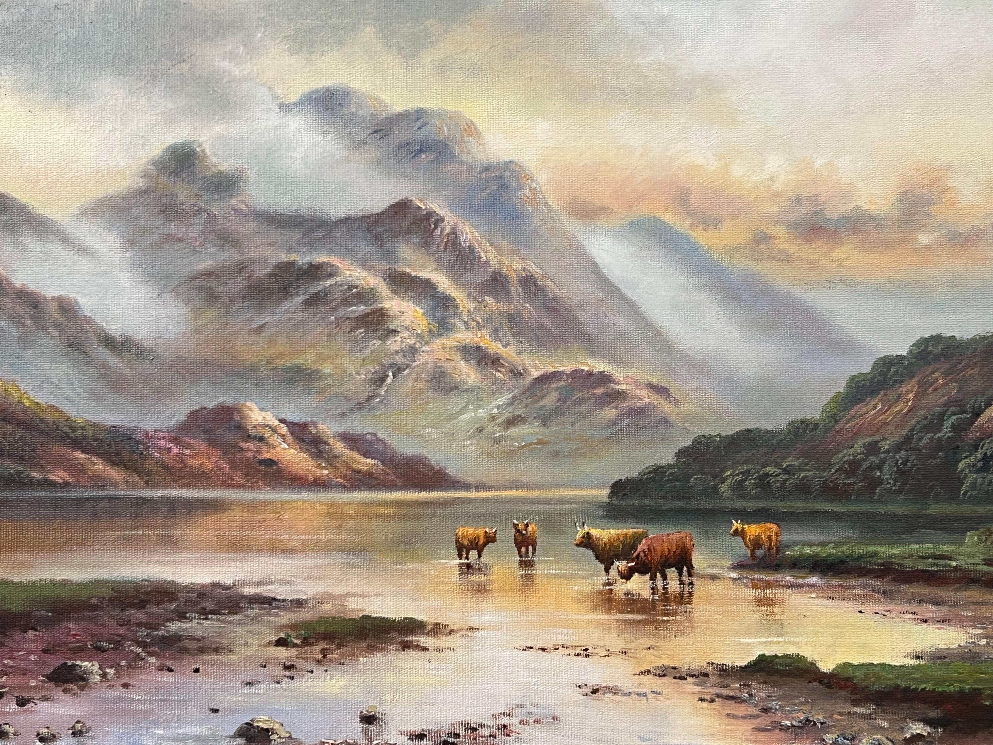 Pintura al óleo de vacas de las Tierras Altas en un lago de Escocia por un artista británico del siglo XX en venta 10