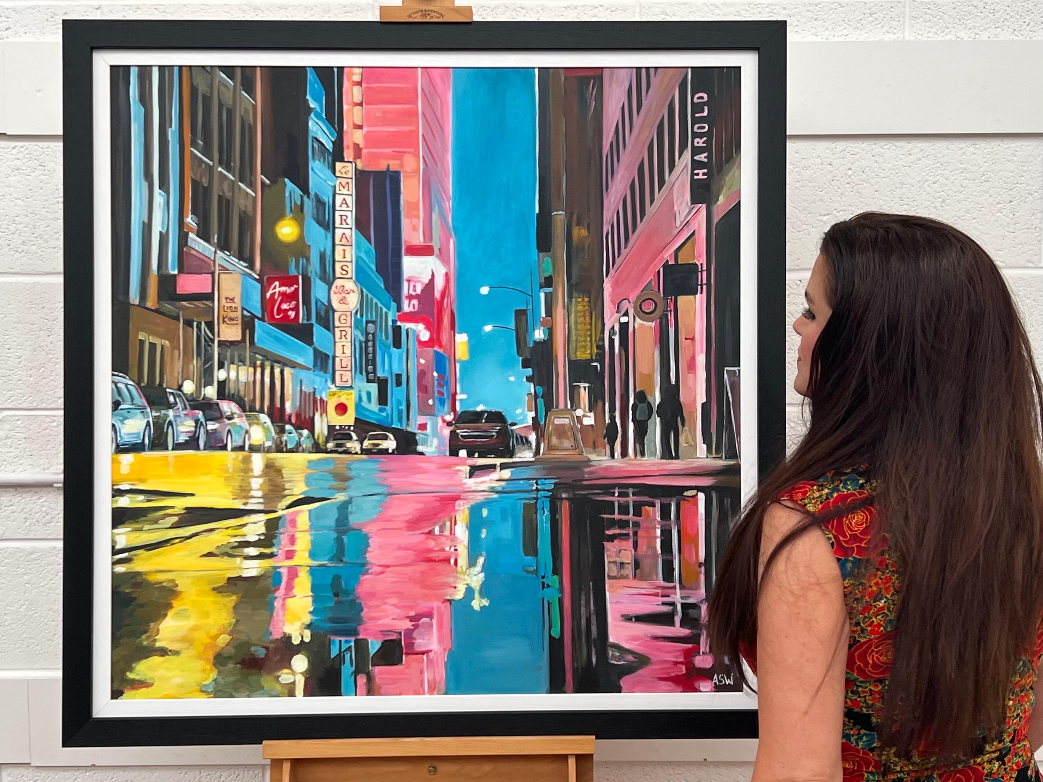 Peinture de la rue de New York d'après la pluie avec des personnages, voitures, d'un artiste britannique - Painting de Angela Wakefield