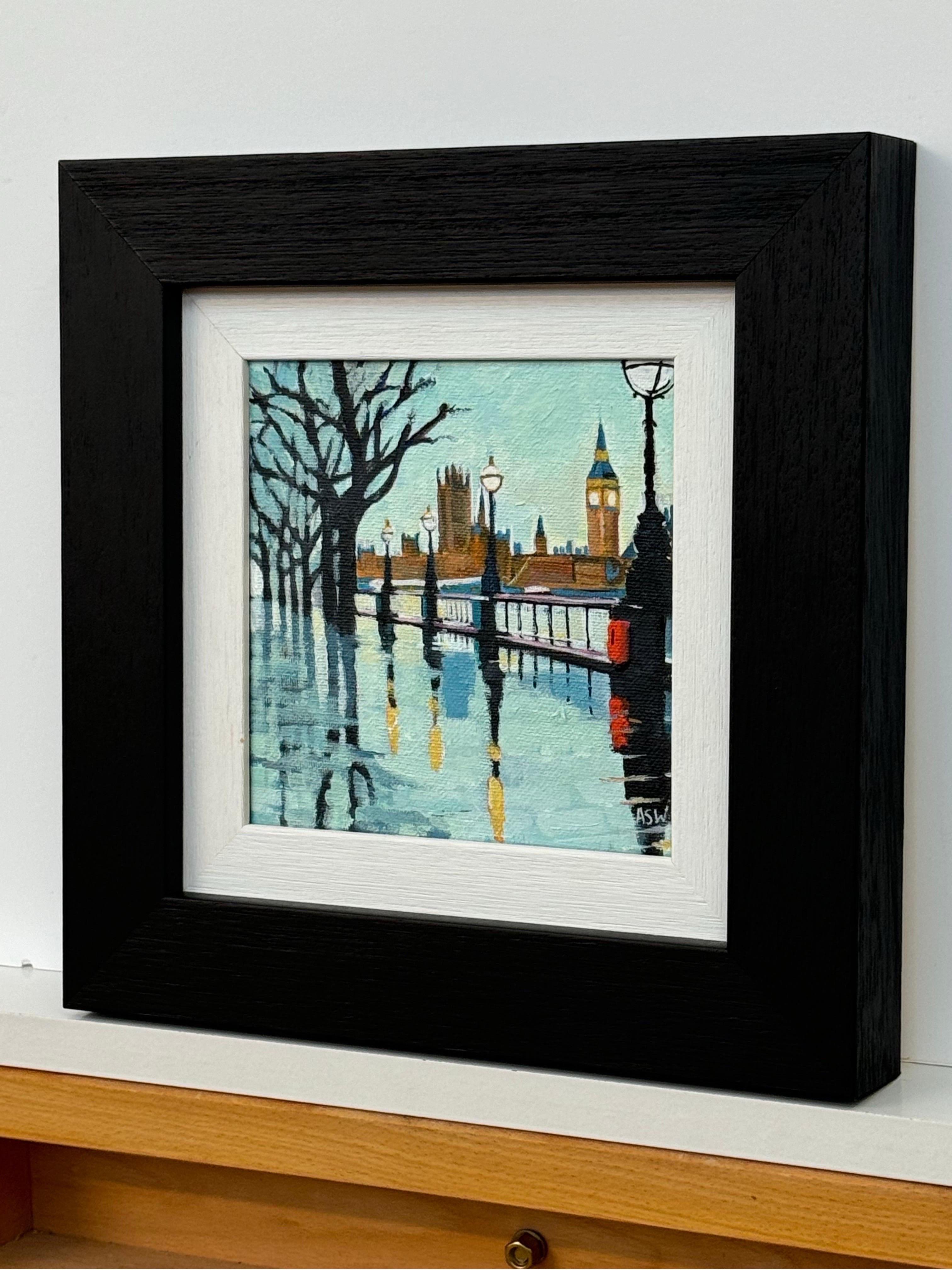 Miniaturgemälde von Victoria Embankment London & Houses of Parliament, Westminster im Regen - ein einzigartiges Original von Angela Wakefield, der führenden Künstlerin für zeitgenössische Stadtansichten. Teil der London Collection'S. 

Kunst misst 6
