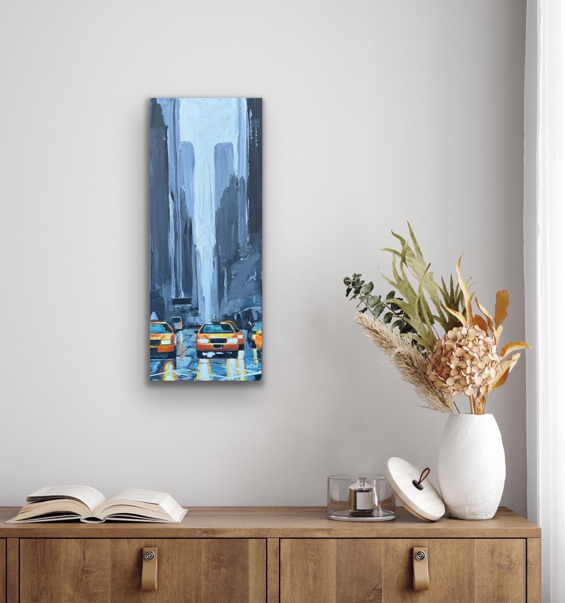 Taxi jaune classique des années 1990 la nuit et gratte-ciel gris dans la rue de New York City en vente 14