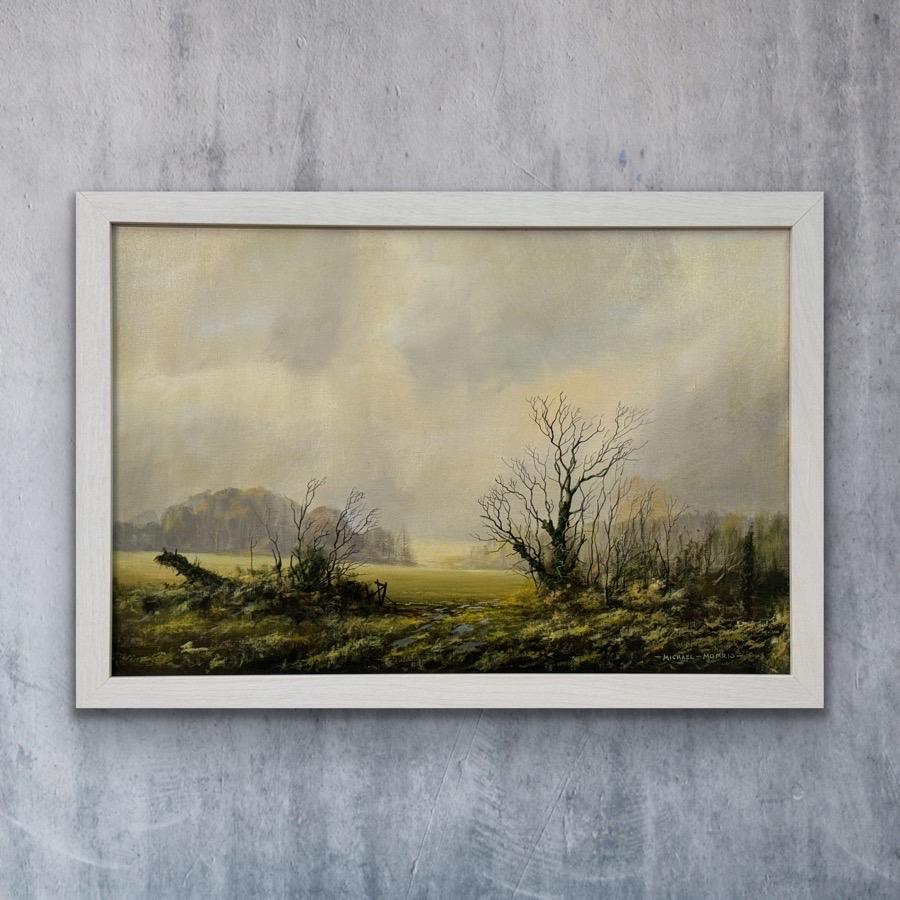 Winterfeld auf übergegossenem Bauernland in der englischen Landschaft des britischen Künstlers (Realismus), Mixed Media Art, von Michael Morris