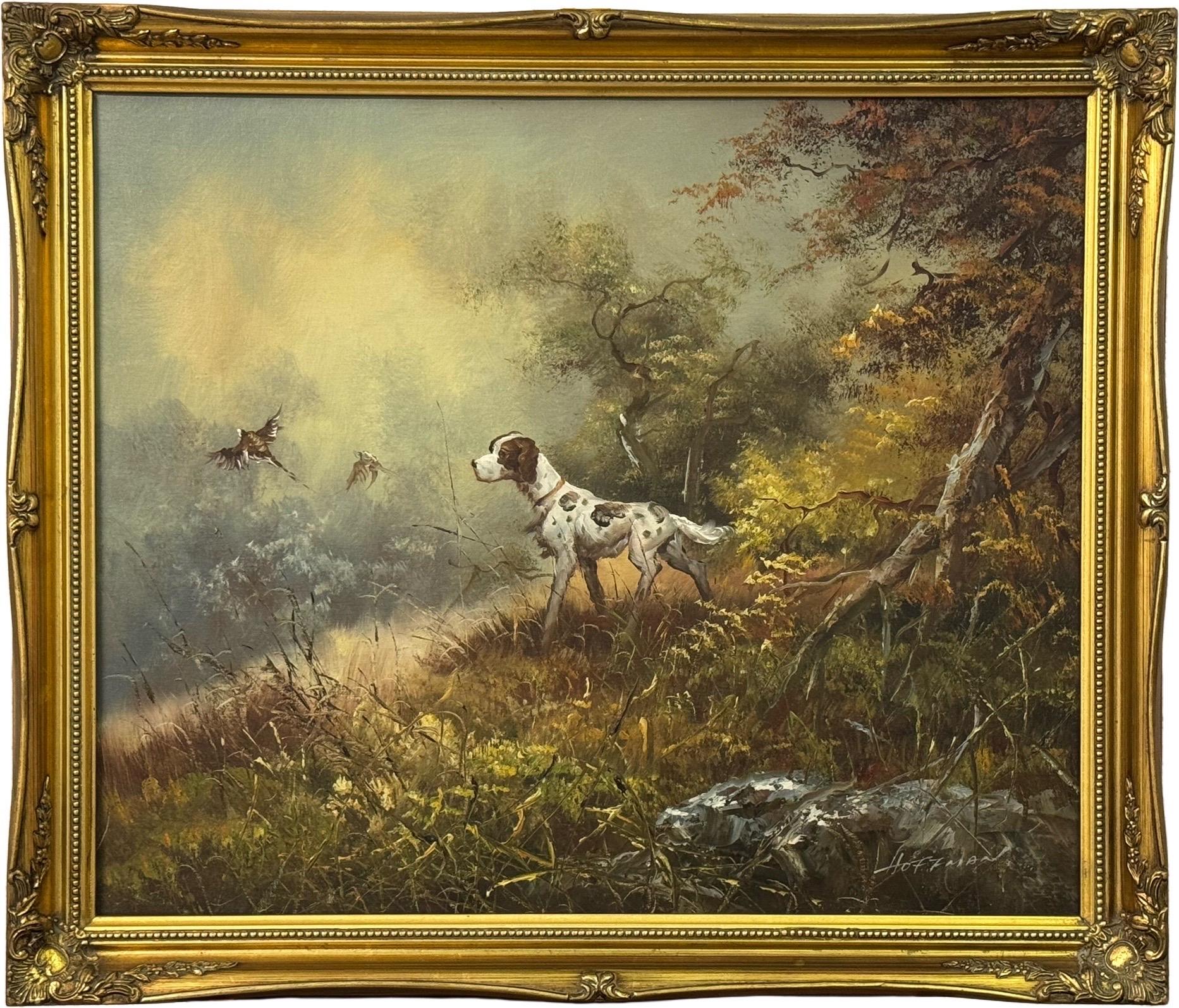 Perro de caza y dos pájaros volando en el bosque de la campiña inglesa