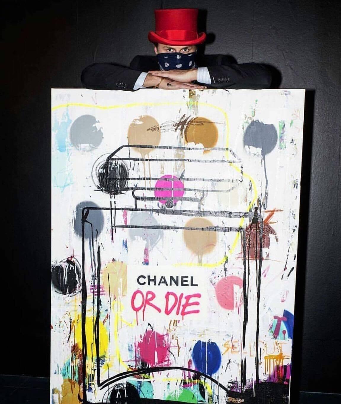 Luxury meets bright, brazen street art. A Chanel fragrance bottle finds itself reinterpreted by Oliw87's genuine, quick and dirty graffiti.

Combining luxury with painting the town

    “I wanted to explore how people in a posh upper class