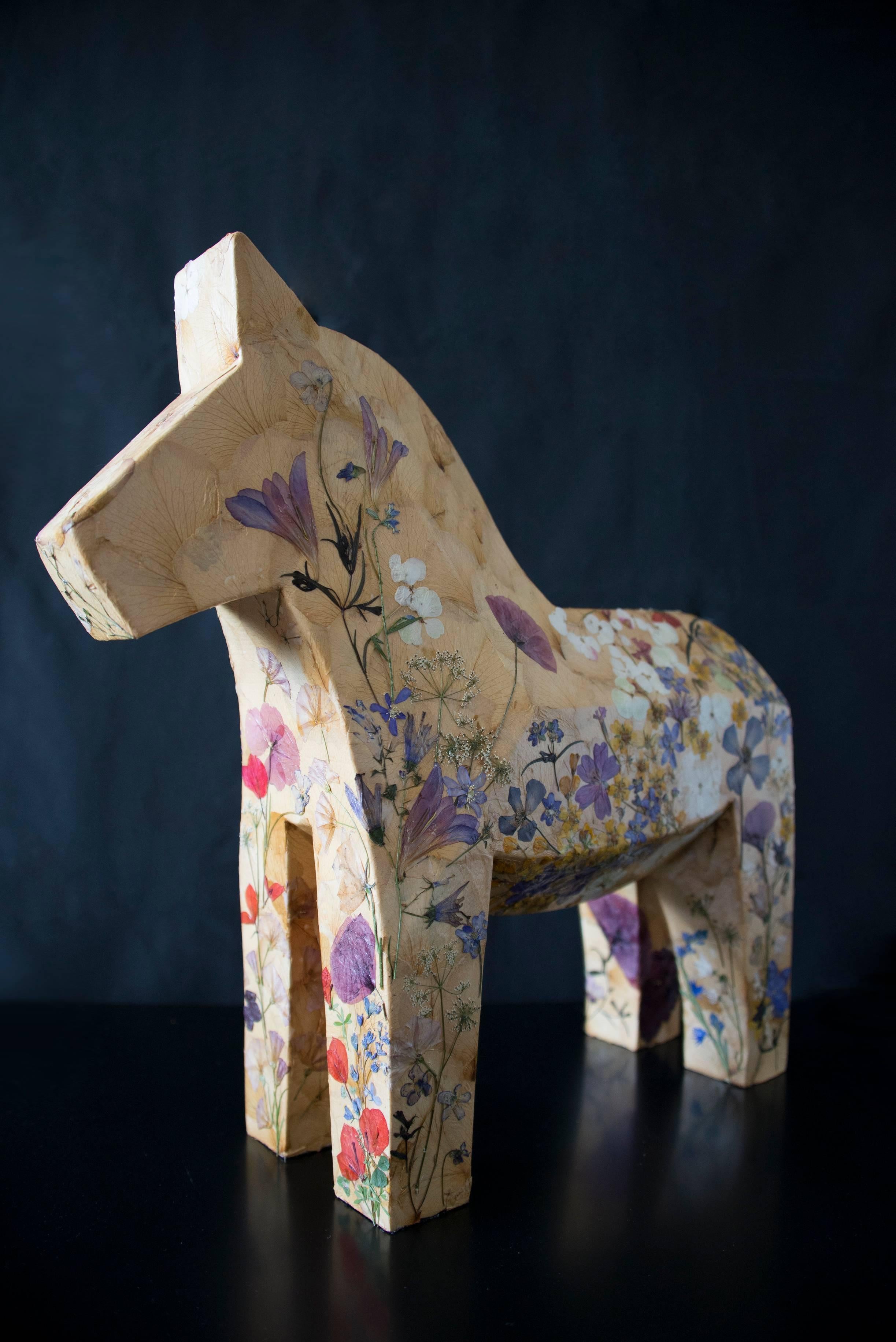 Mille Fiori,  pressed flowers on wood horse  - Modern Sculpture by K-OD