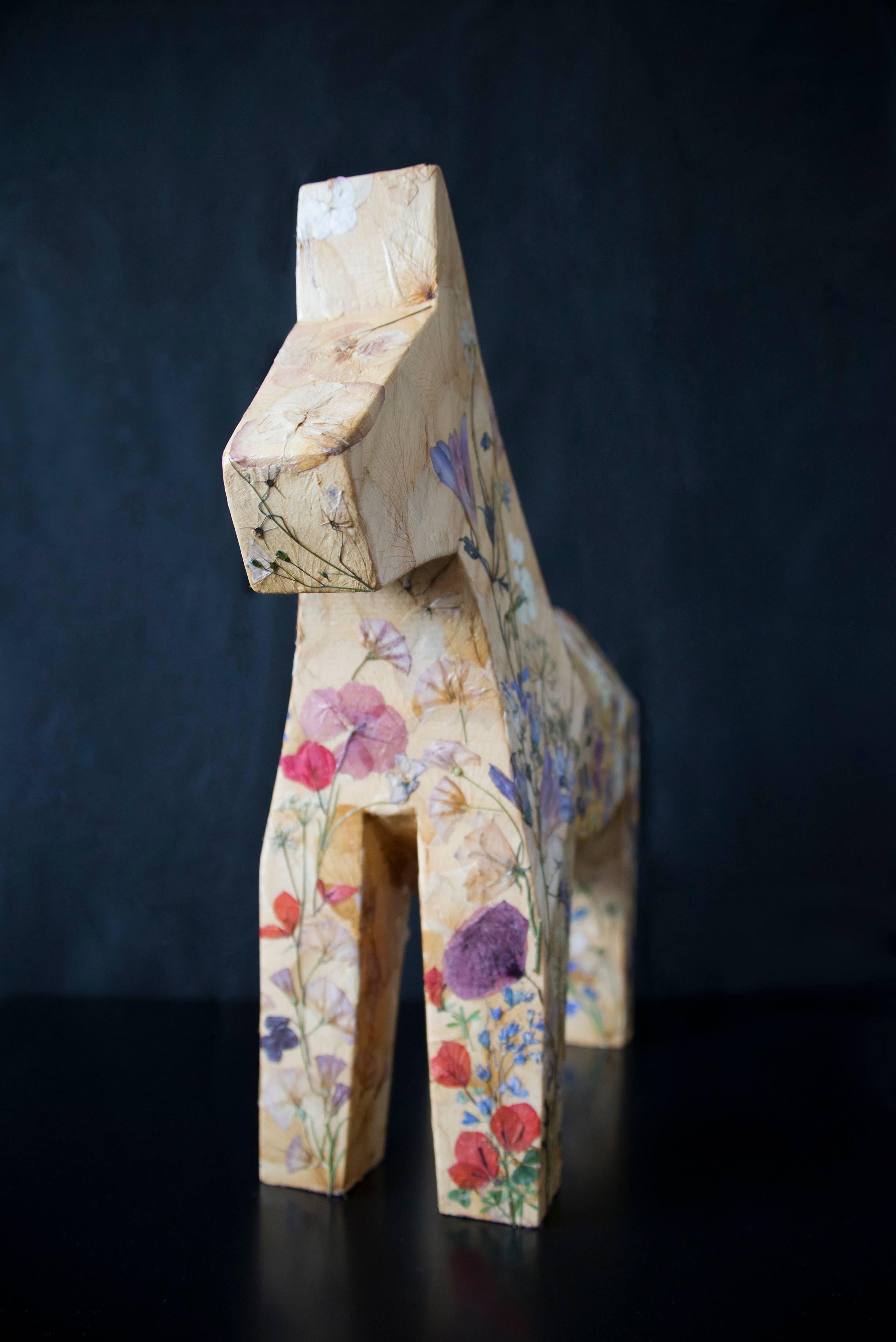 Mille Fiori,  pressed flowers on wood horse  - Sculpture by K-OD