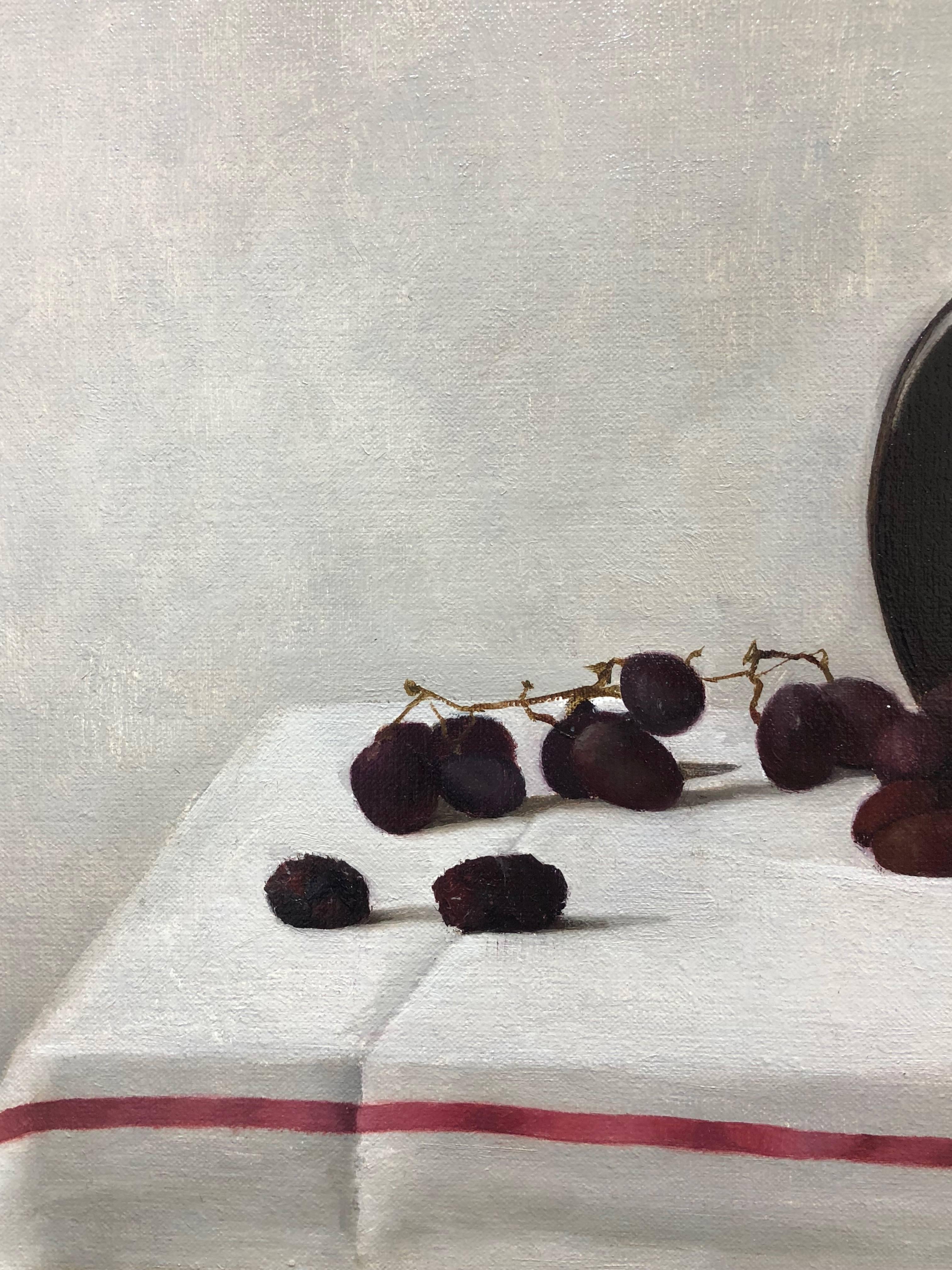 Still Life with Grapes - Realist Painting by Rodrigo Mateo