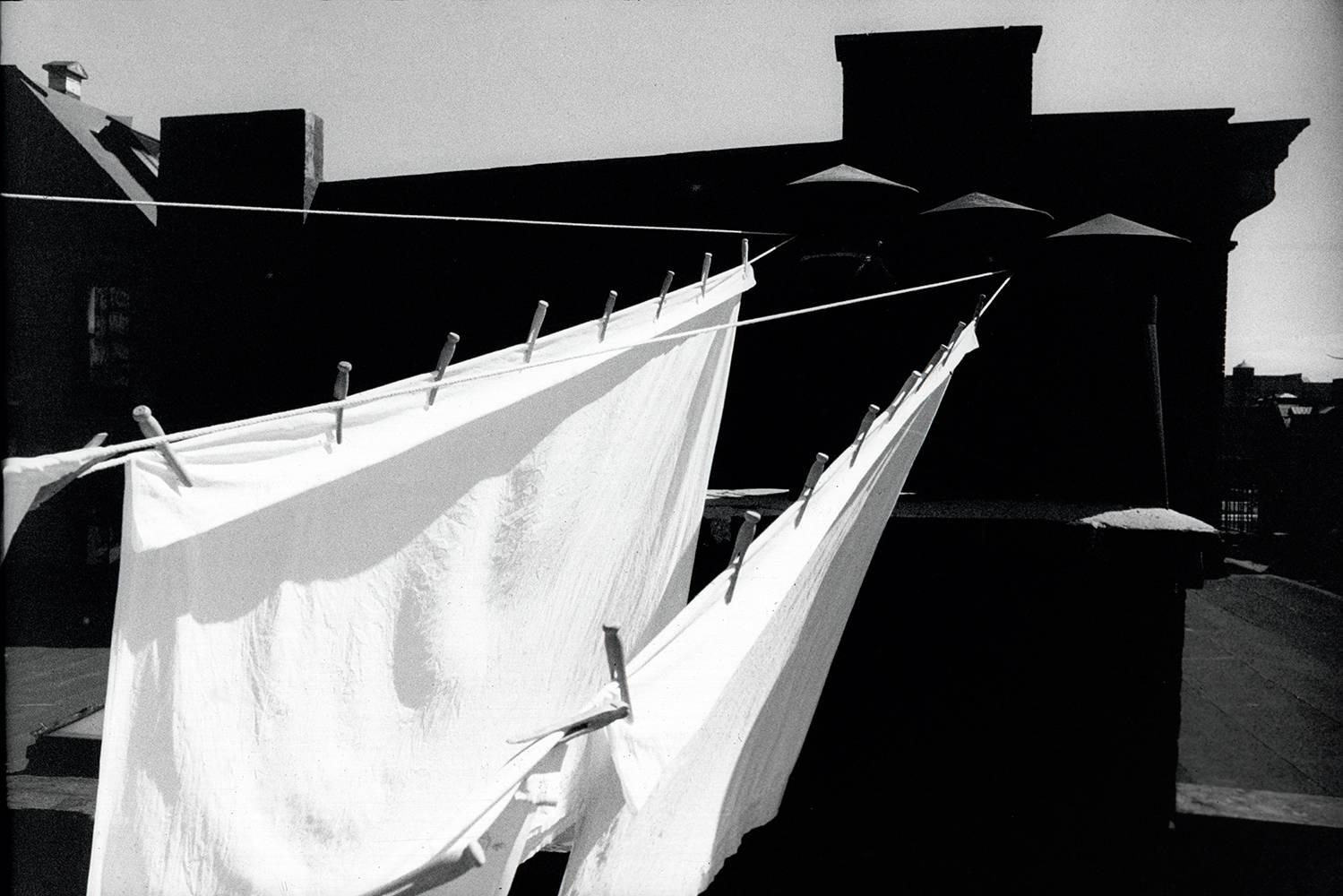 Francois Ilnseher Black and White Photograph - Laundry, Paris