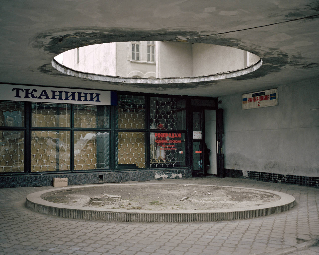 Robin Randisi Color Photograph - Lviv, Ukraine