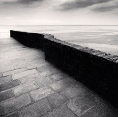 Windende Wand, Mont St Michel, Frankreich, 2004 - Michael Kenna