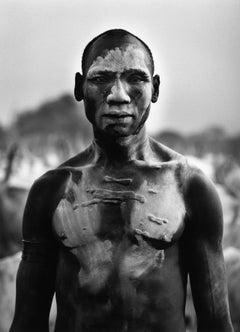 Uomo Dinka, Sudan meridionale, 2006 - Sebastião Salgado(Fotografia in bianco e nero)