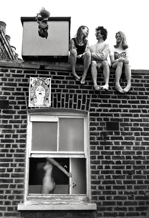 Frank Habicht Black and White Photograph - No Loss of Face, Earl's Court, London