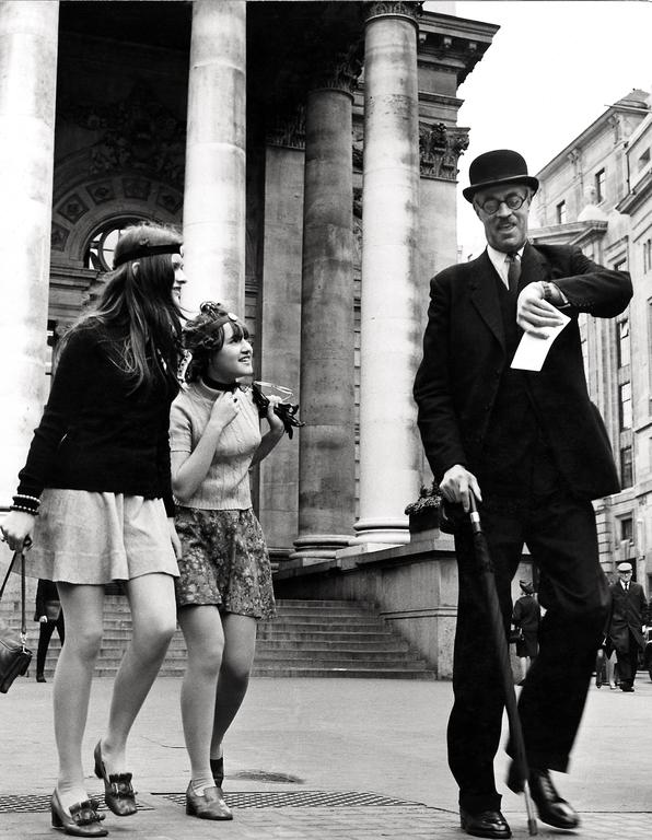 Frank Habicht Black and White Photograph - Time Gentlemen Please: London Stock Exchange