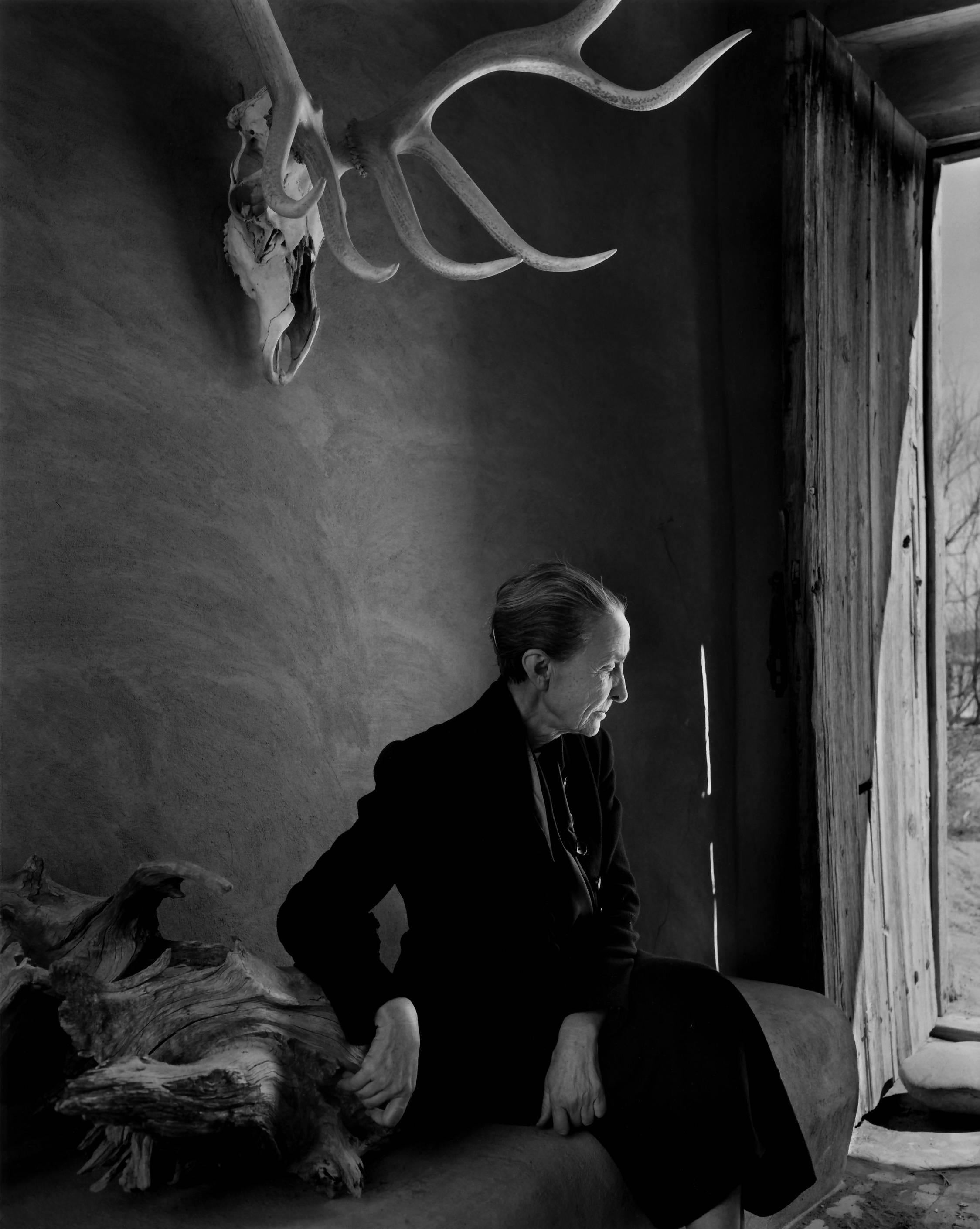 Georgia O'Keeffe, 1956 - Yousuf Karsh (Photographie de portrait)
Signé sur le support
Tirage à la gélatine argentique
20 x 16 pouces
Provenance : Succession de Yousuf Karsh, Musée des Beaux-Arts de Boston

Yousuf Karsh (1908-2002) est l'un des plus
