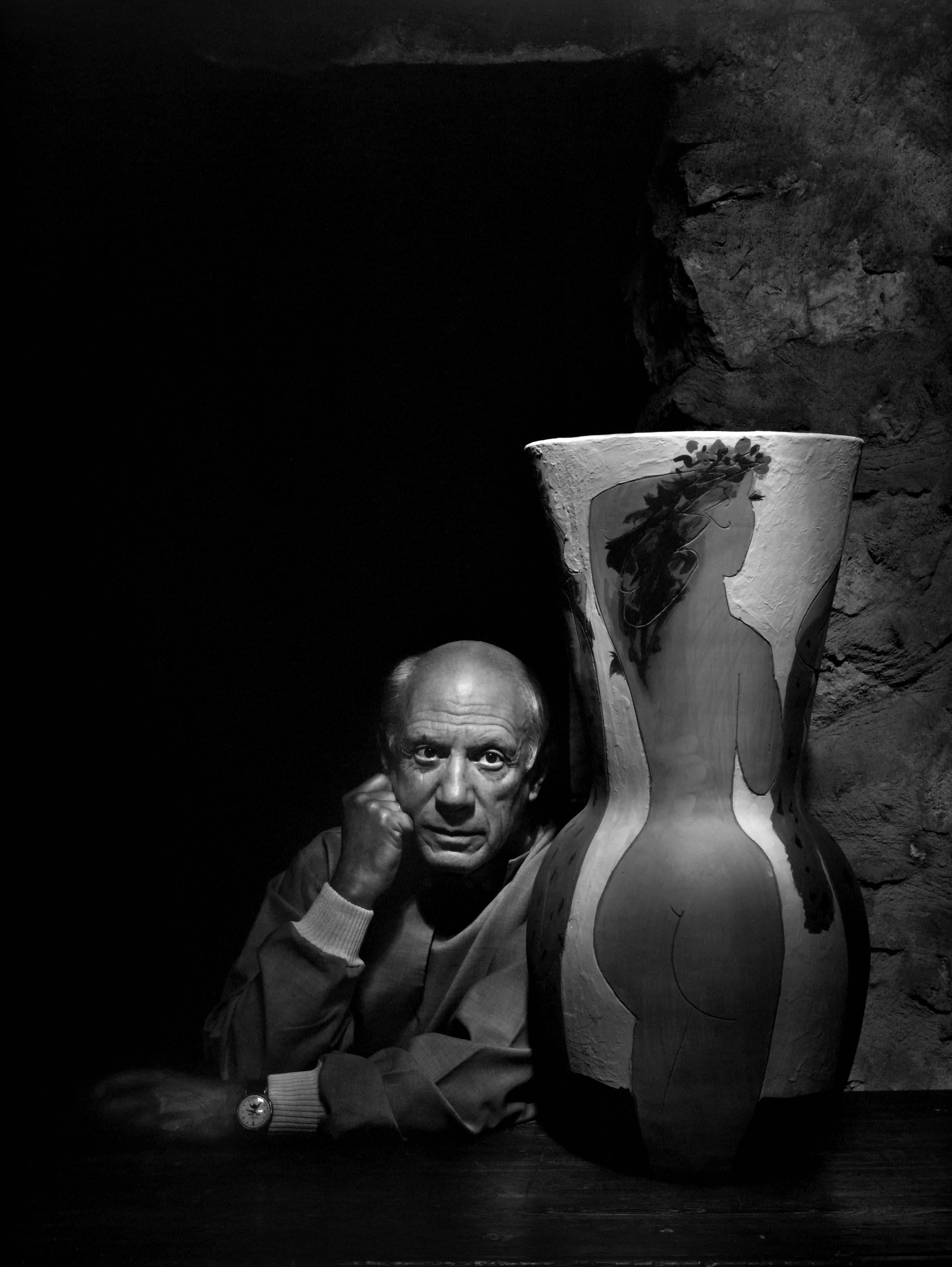Pablo Picasso, 1954 - Yousuf Karsh (Fotografía de retrato)
Firmado en la montura
Impresión en gelatina de plata, montada sobre cartulina, impresa por el artista o bajo su supervisión directa
38 3/4 x 29 1/2 pulgadas
Procedencia: Patrimonio de Yousuf