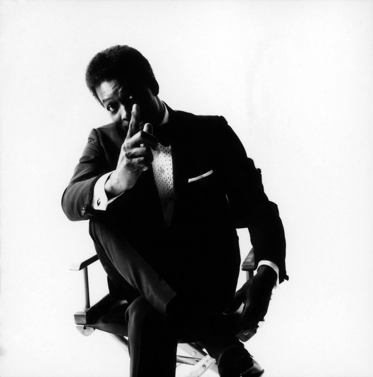 Wilson Pickett, 1967 - Jerry Schatzberg (Photographie de portrait)
Signé au dos
Tirage gélatino-argentique
Imprimé sur du papier 20 x 24 pouces
D'une édition de 20 exemplaires

Les portraits de Jerry Schatzberg se caractérisent par leur qualité