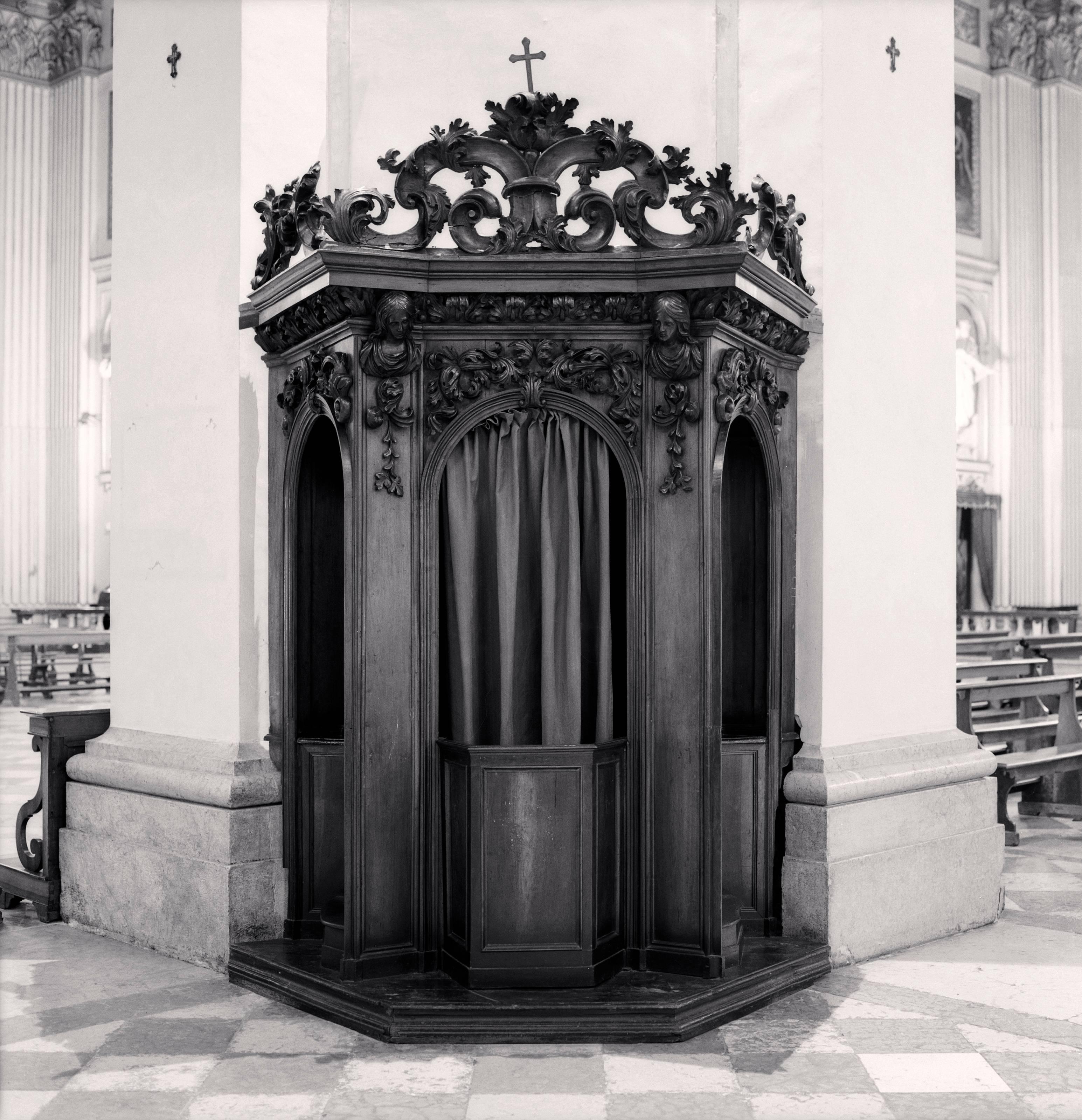 Michael Kenna Black and White Photograph – Confessional, Studie 35, Basilica Della Beata Vergine della Ghiara, Reggio Emilia