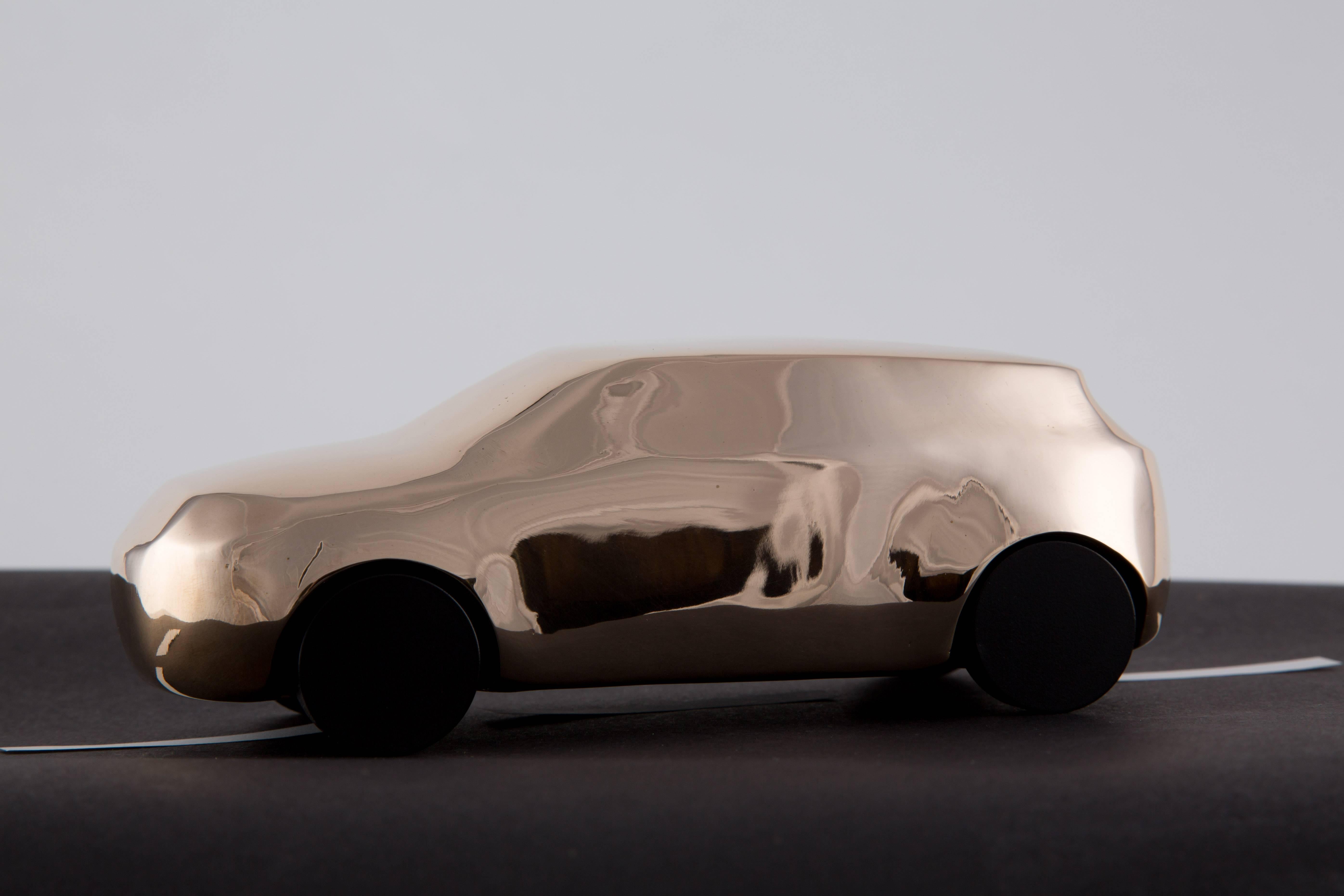 Studio Job made in 2013 this car of bronze for Land Rover. It is called 