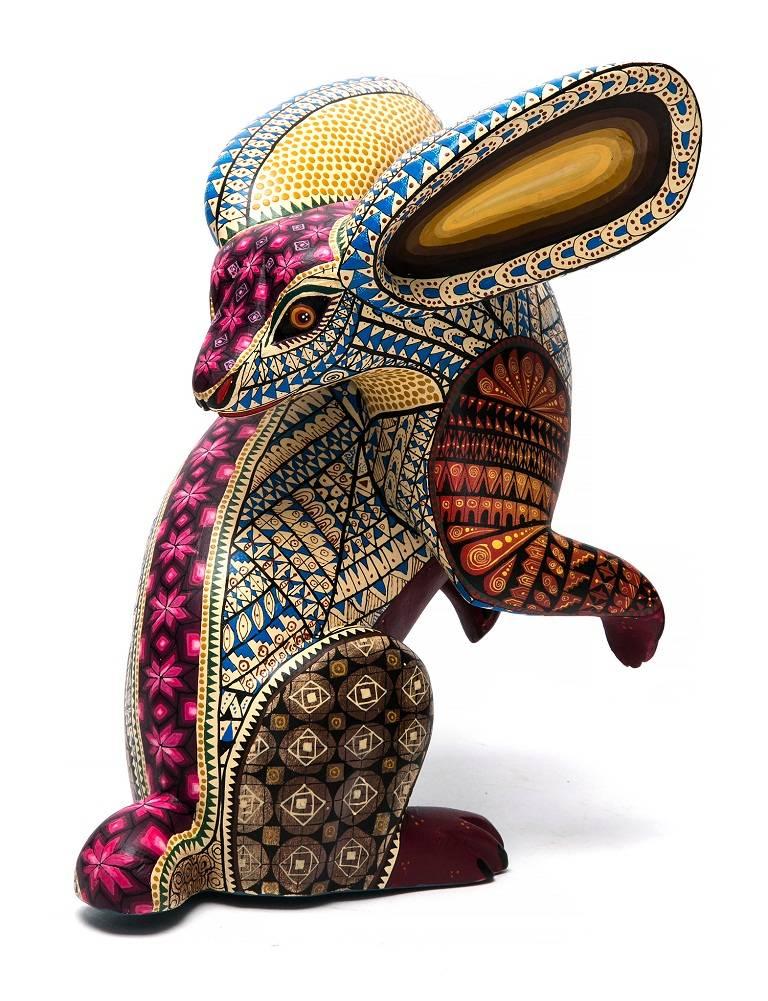 Roxana y Jesus Hernandez Figurative Sculpture - 9" Conejo Zapoteco Rabbit / Wood carving Alebrije Mexican Folk Art Sculpture