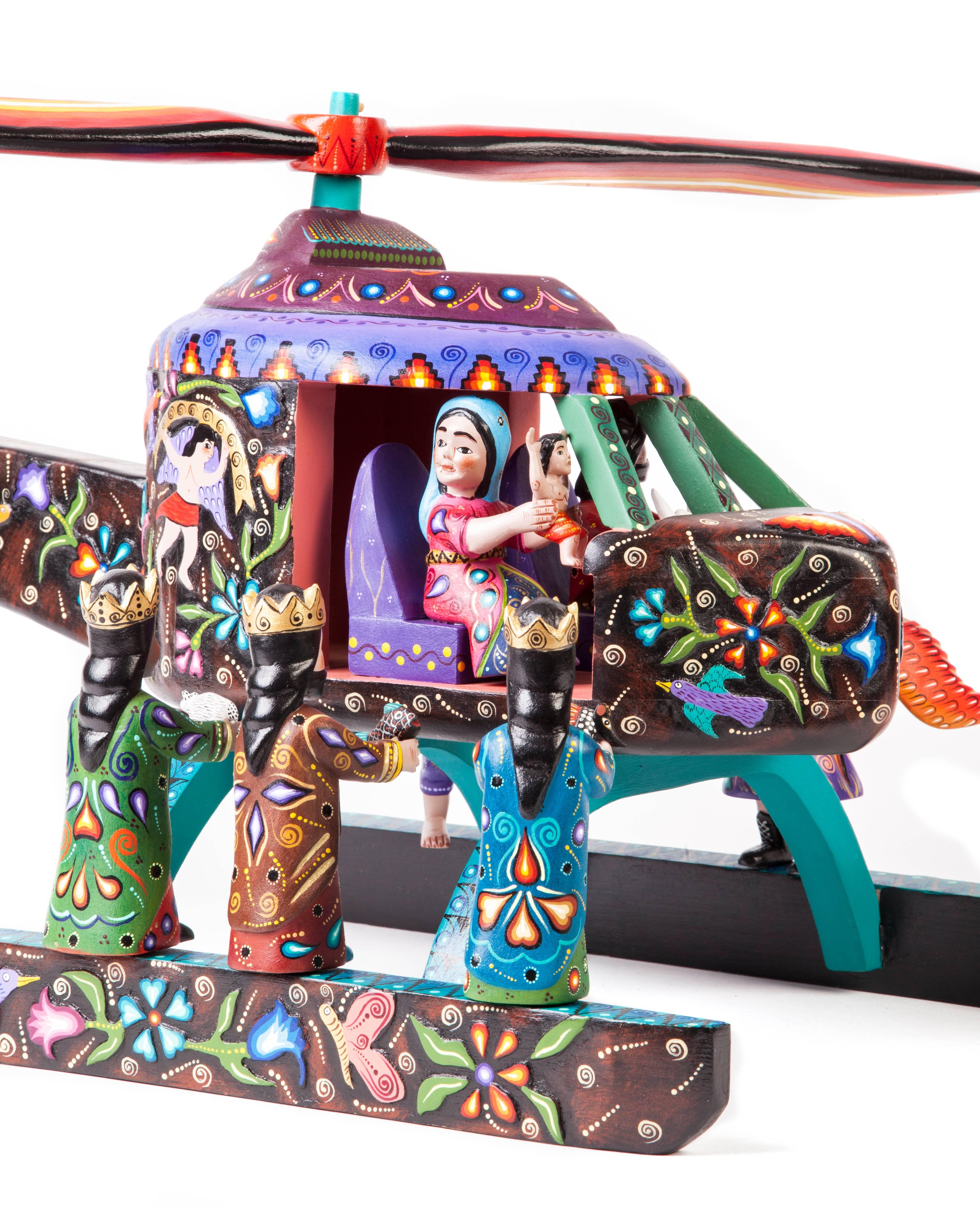 16'' Wood carving Nativity Helicoptero Mexican Folk Art - Sculpture by Agustin Cruz Prudencio