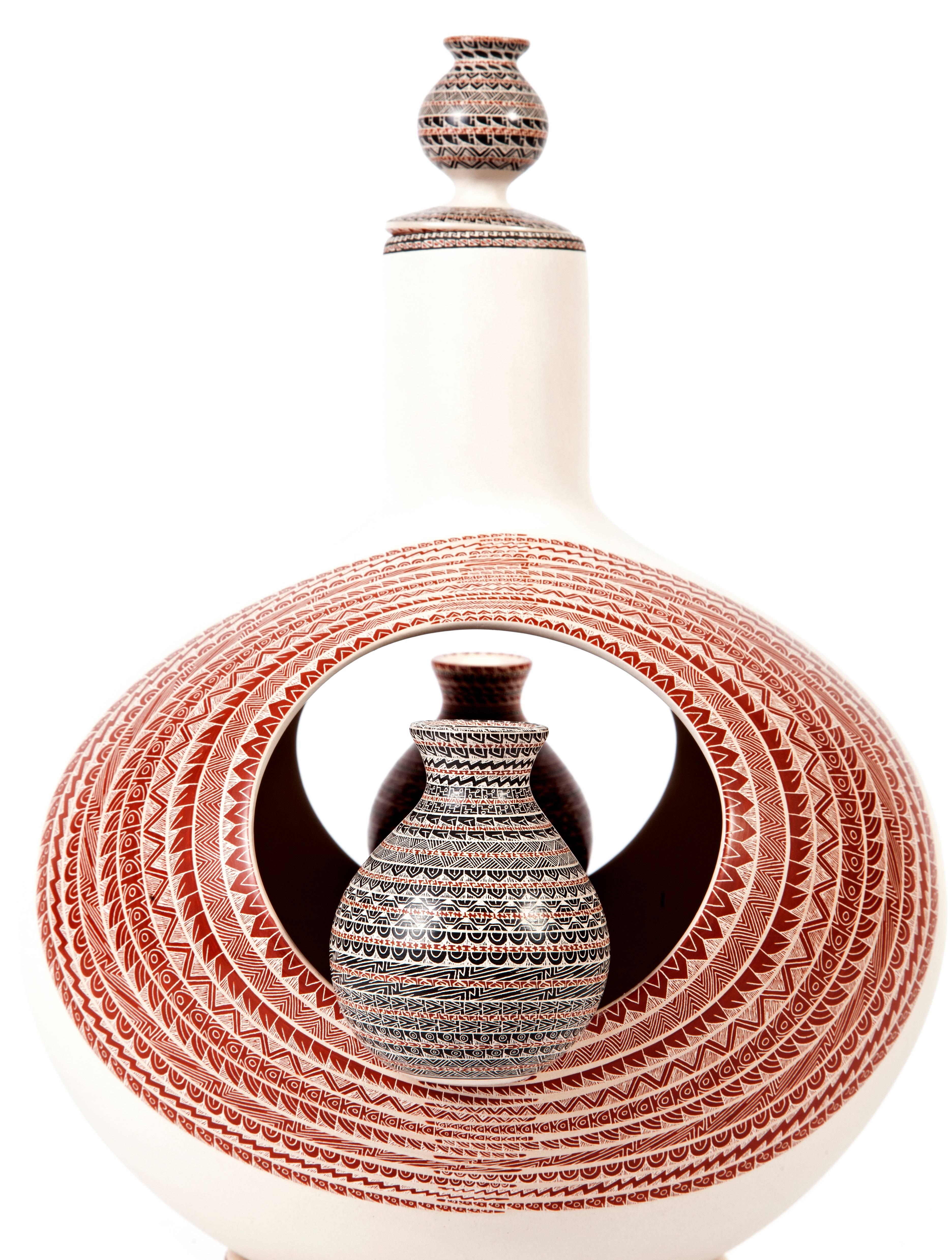 FREE SHIPPING TO WORLDWIDE

Artisan: Laura Bugarini Cota

MASTERPIECE

Carved polychrome jar painted with geometric design.  

- Dimensions: 11