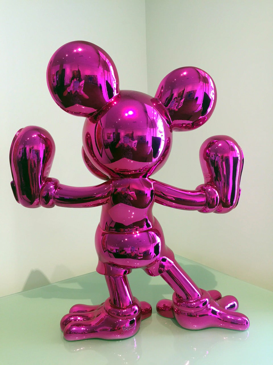 Original Contemporary Sculpture made of resin with Pink Aluminum Varnish by Fadia Falaschetti. The 