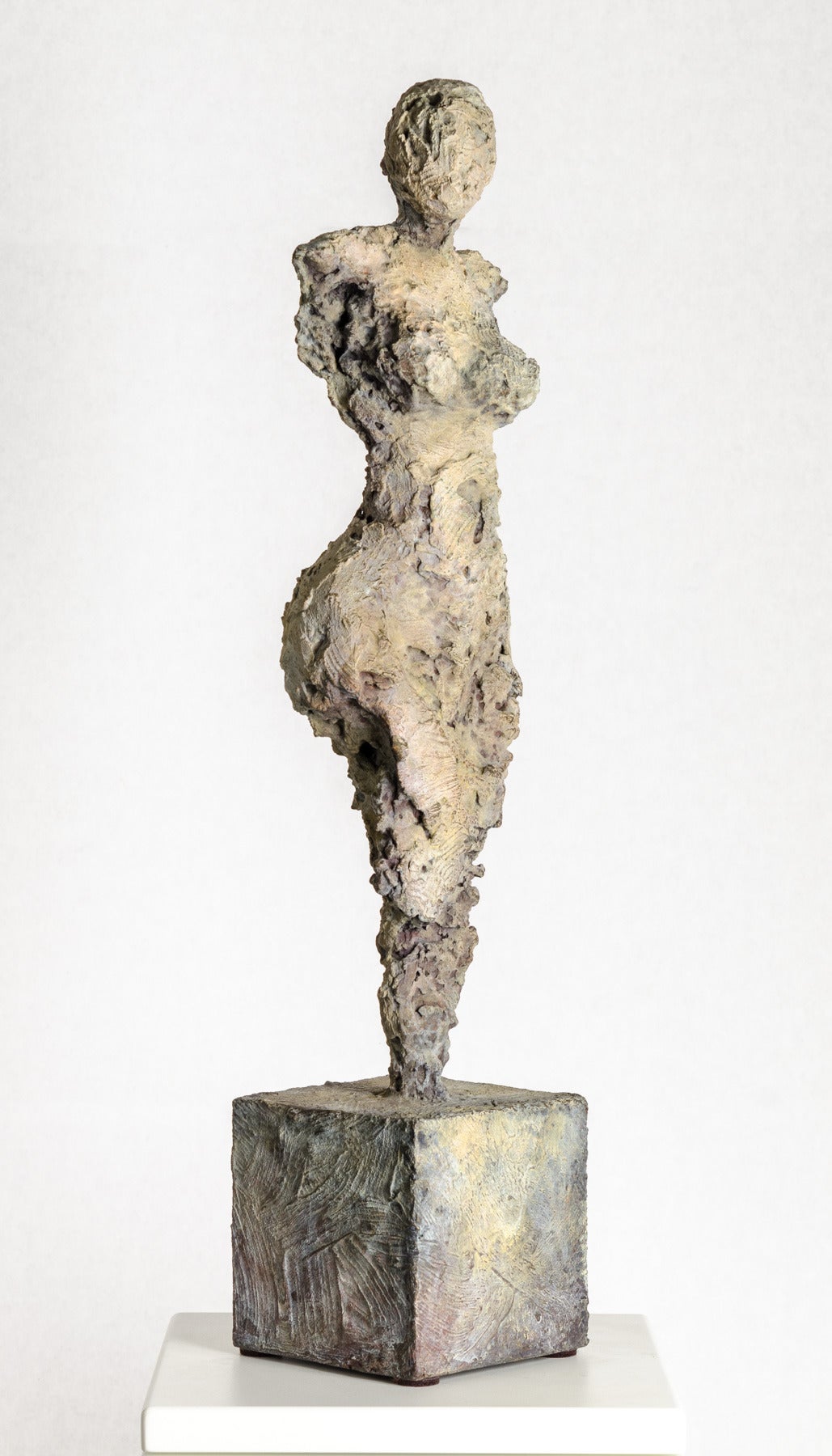 Torso (klein) – Sculpture von Gustavo Torres