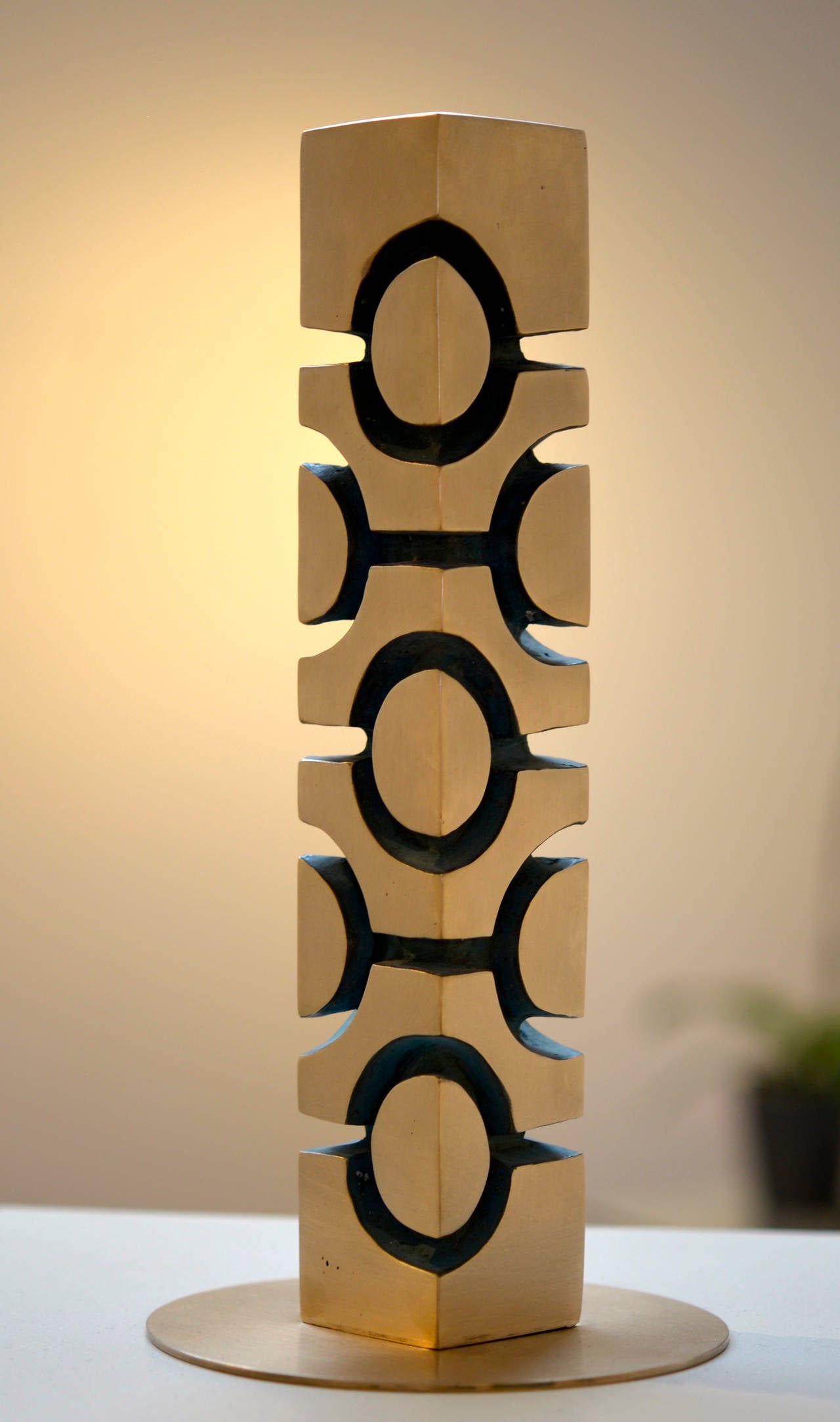 Nathaniel Hesse Abstract Sculpture - Totem - Endless