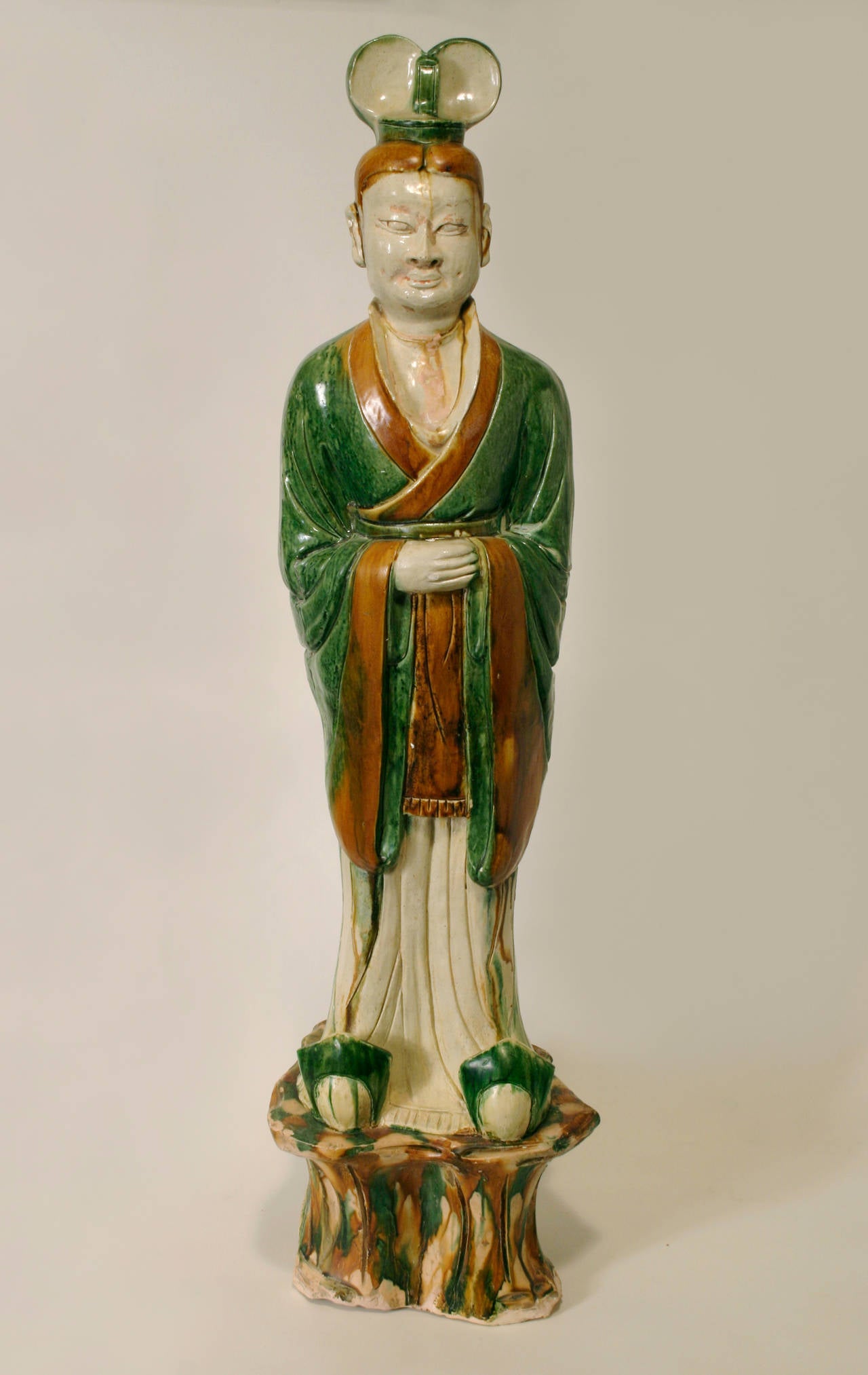 Unknown Figurative Sculpture – Sancai-glasierter Offizieller